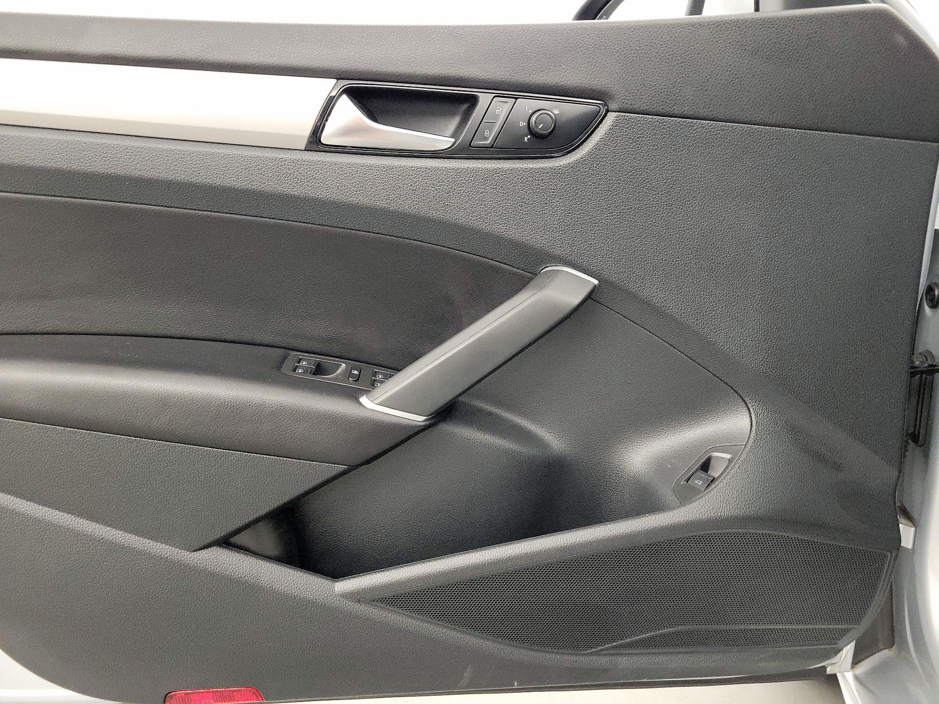 Thumbnail: 2020 Volkswagen Passat - 12