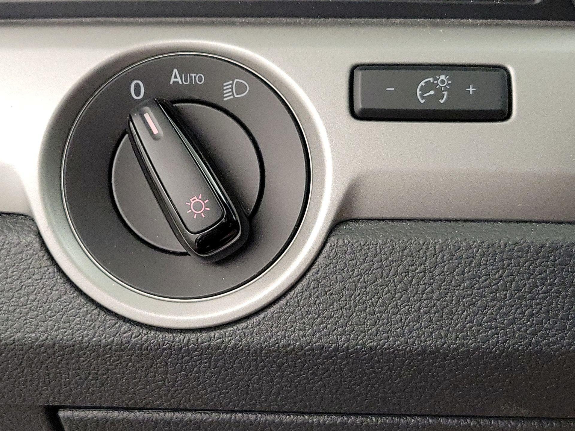 Thumbnail: 2020 Volkswagen Passat - 13