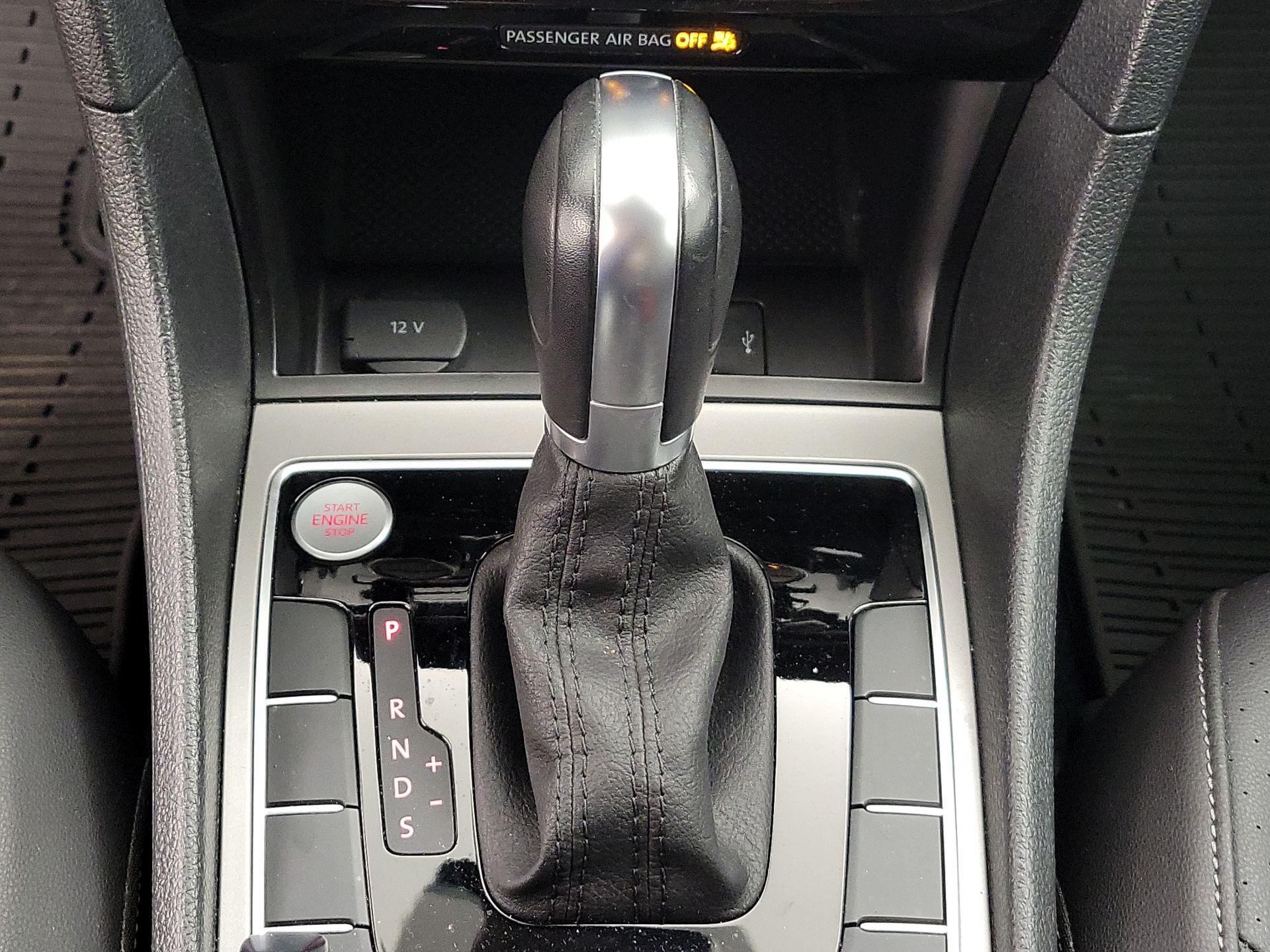 Thumbnail: 2020 Volkswagen Passat - 17