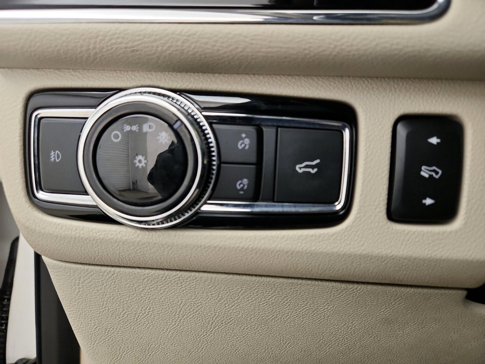 Thumbnail: 2018 Lincoln Navigator - 13