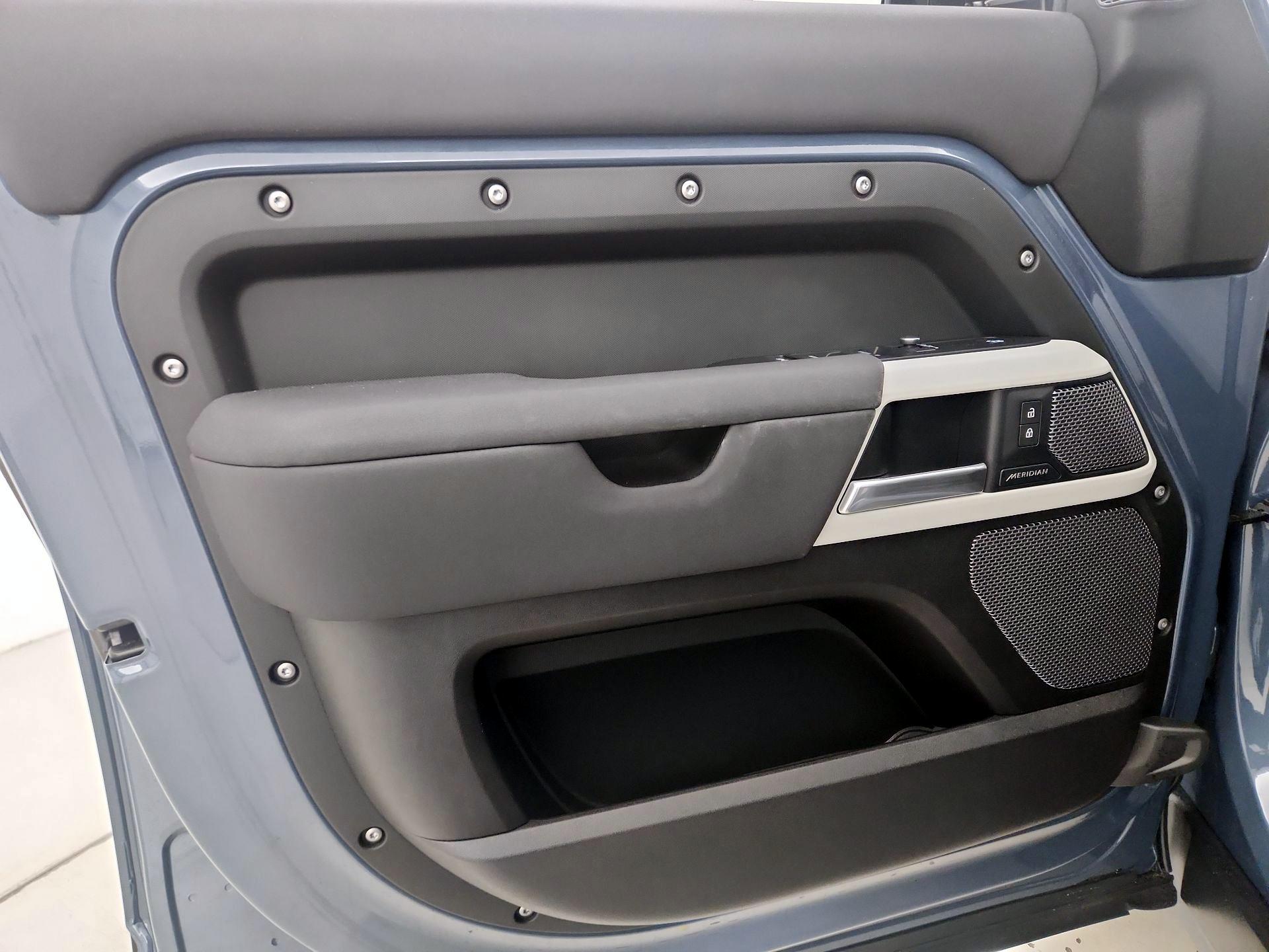 Thumbnail: 2022 Land Rover Defender - 12