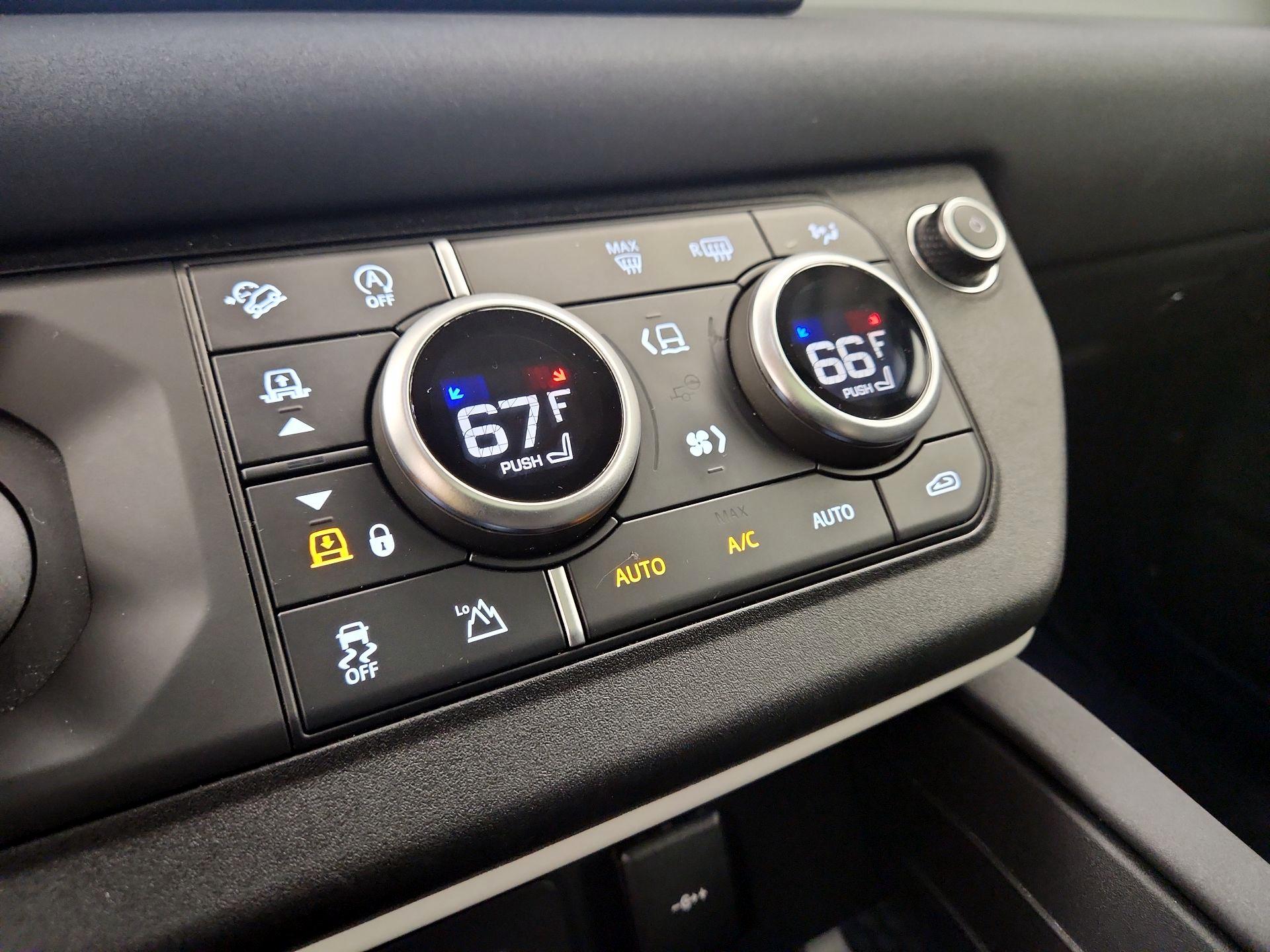 Thumbnail: 2022 Land Rover Defender - 17