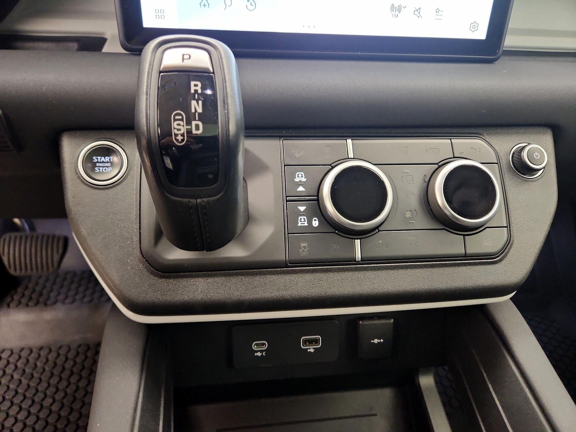 Thumbnail: 2022 Land Rover Defender - 18