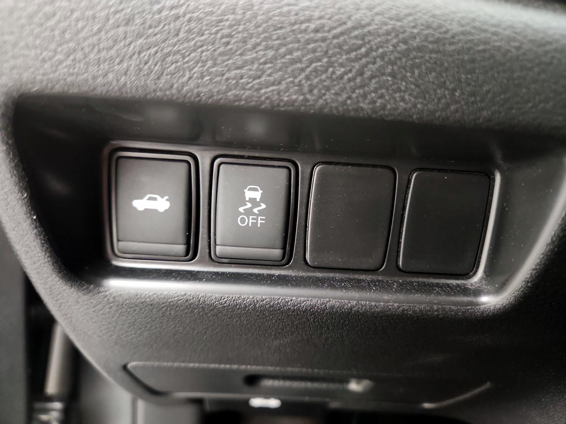 Thumbnail: 2017 Nissan Maxima - 13