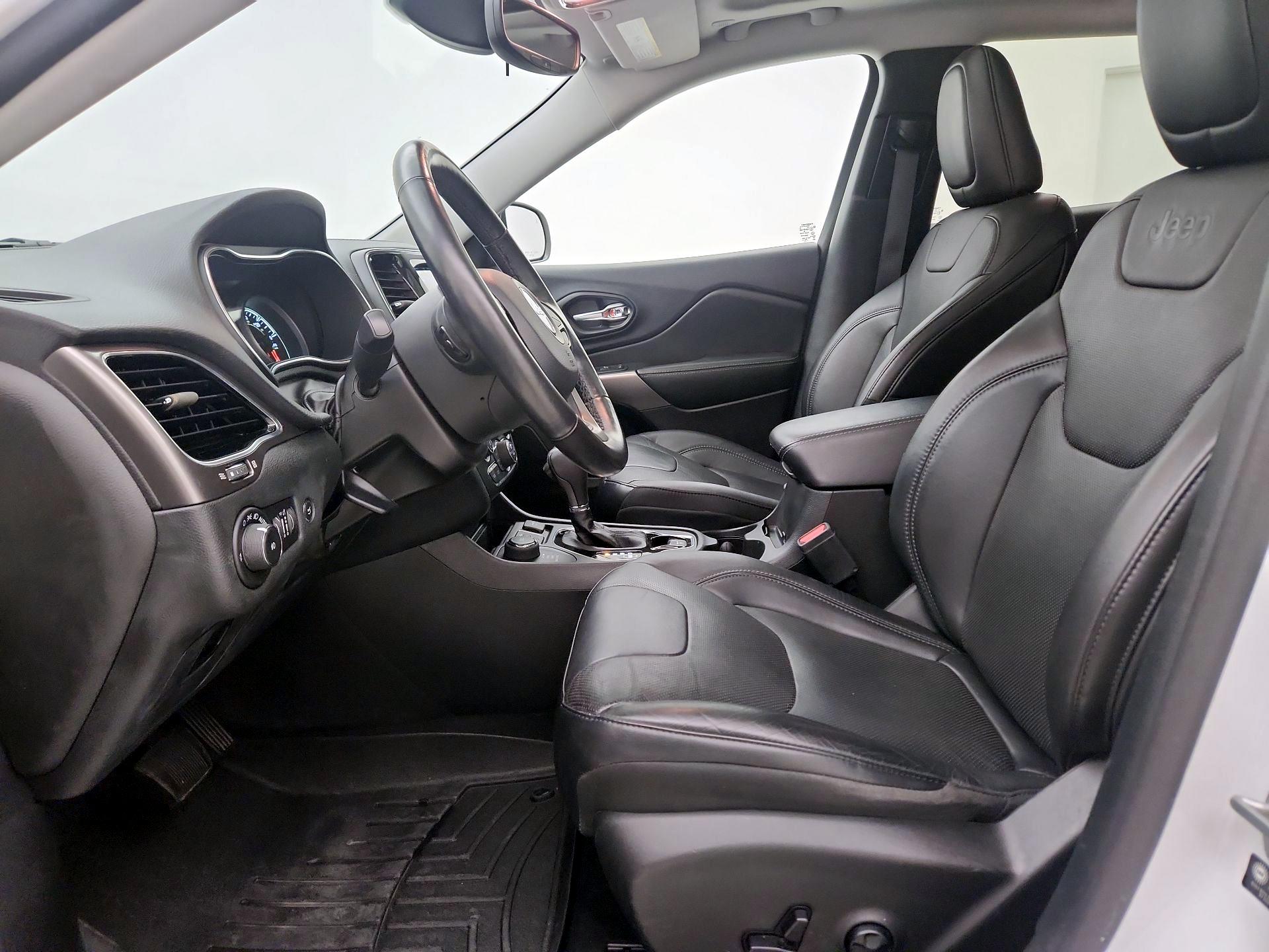 Thumbnail: 2021 Jeep Cherokee - 11