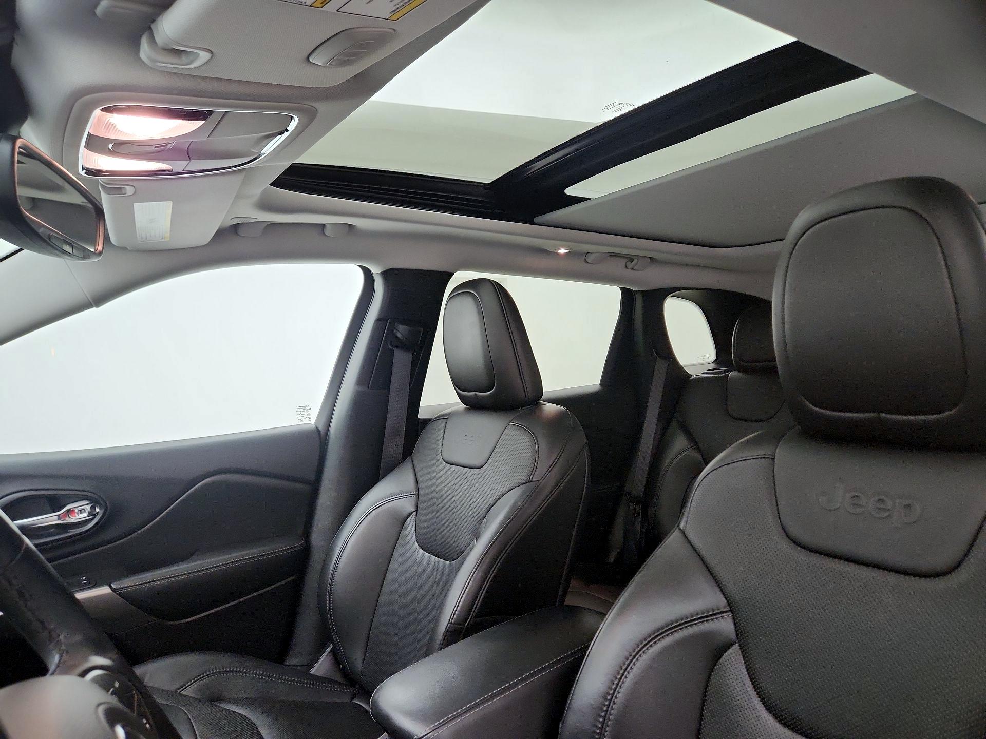 Thumbnail: 2021 Jeep Cherokee - 20