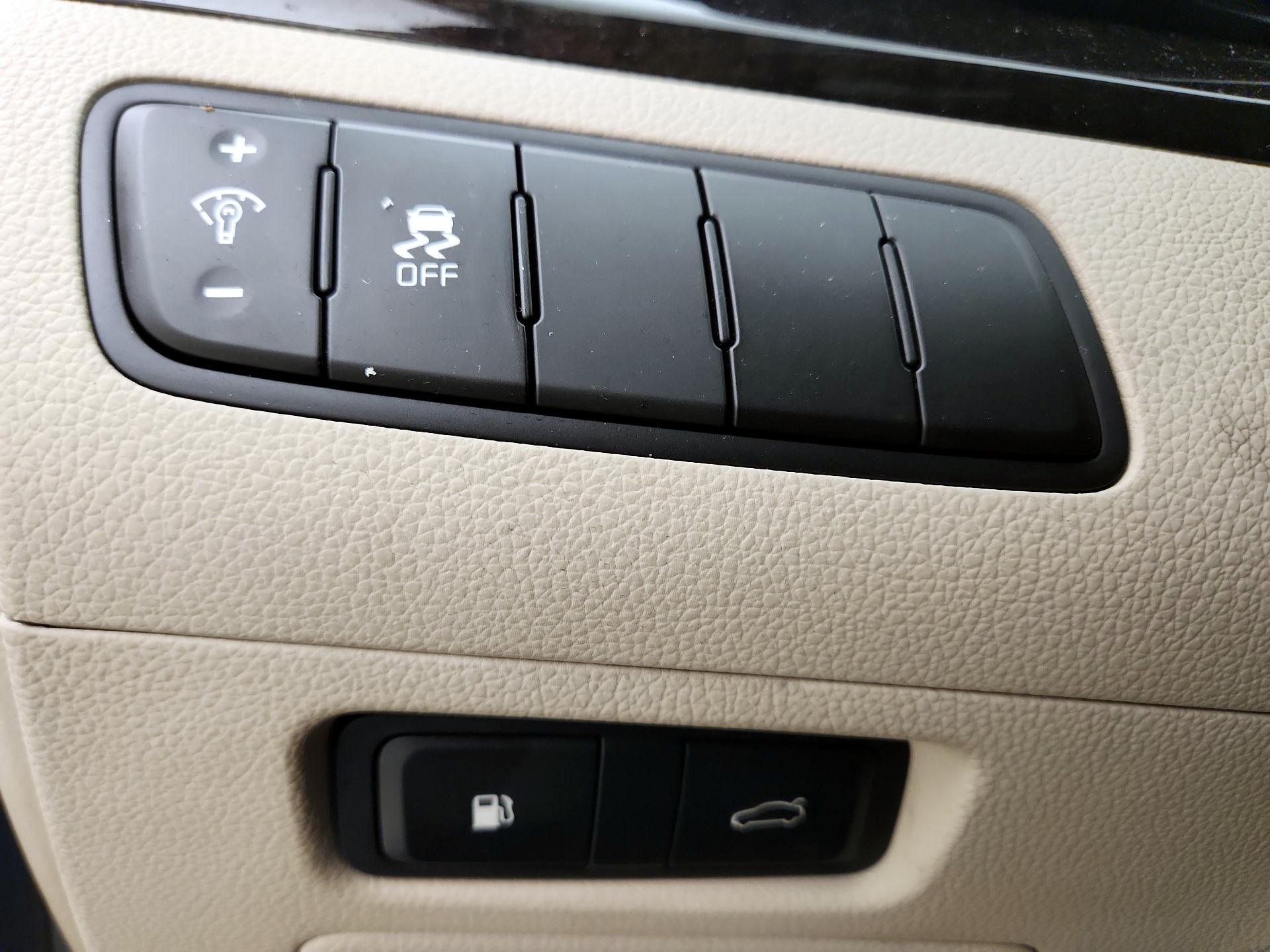 Thumbnail: 2014 Kia Cadenza - 13