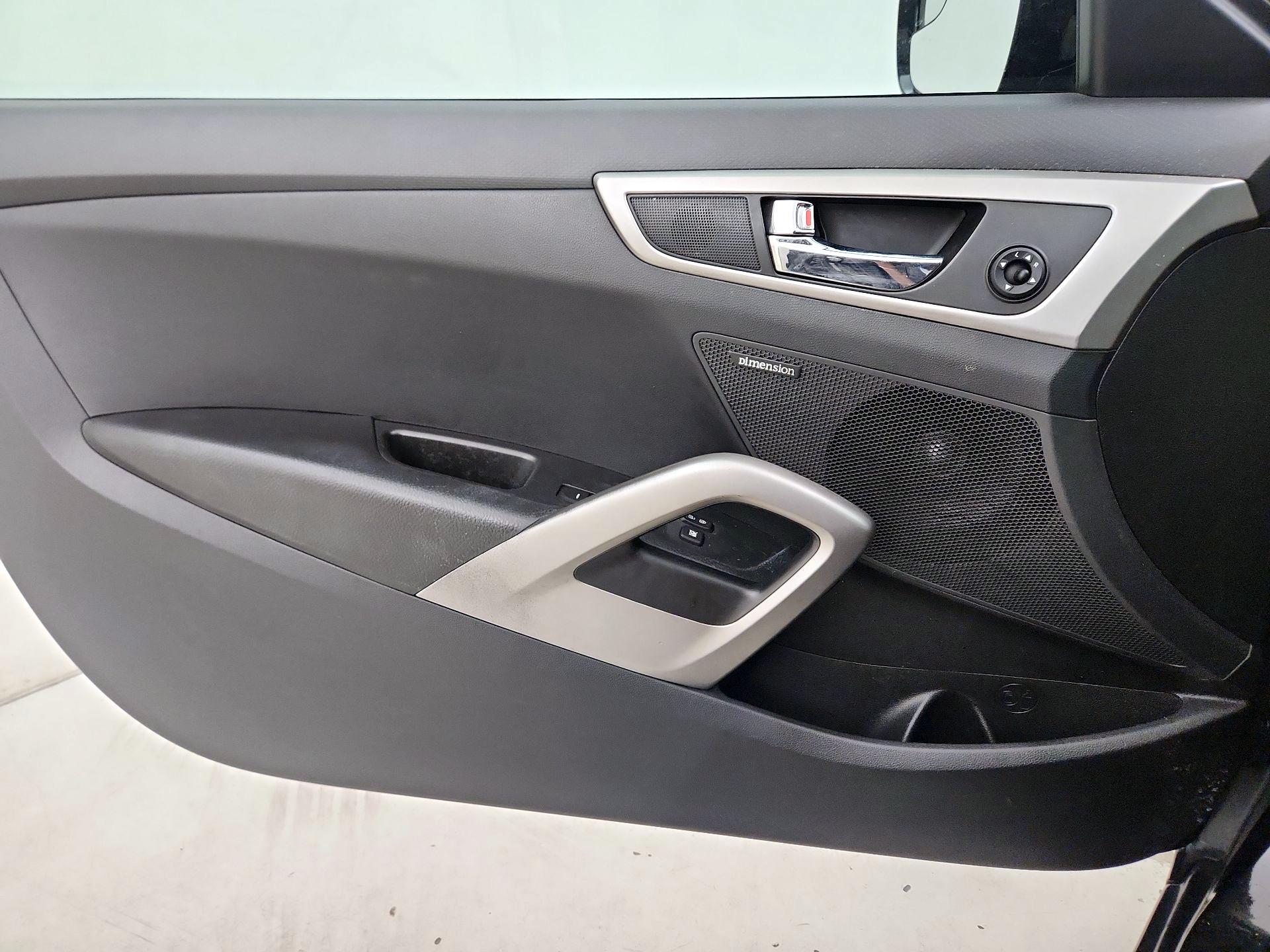 Thumbnail: 2017 Hyundai Veloster - 12