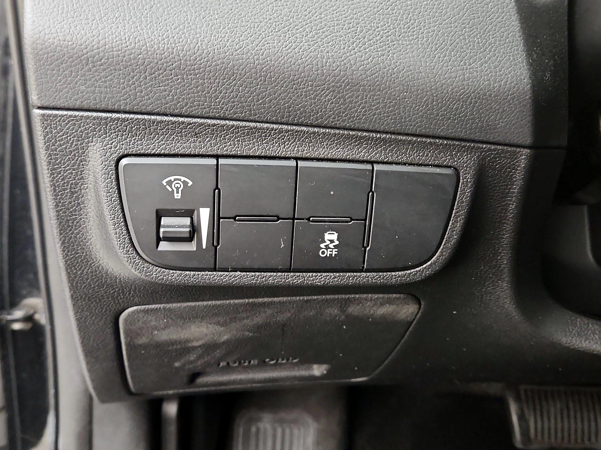 Thumbnail: 2017 Hyundai Veloster - 13