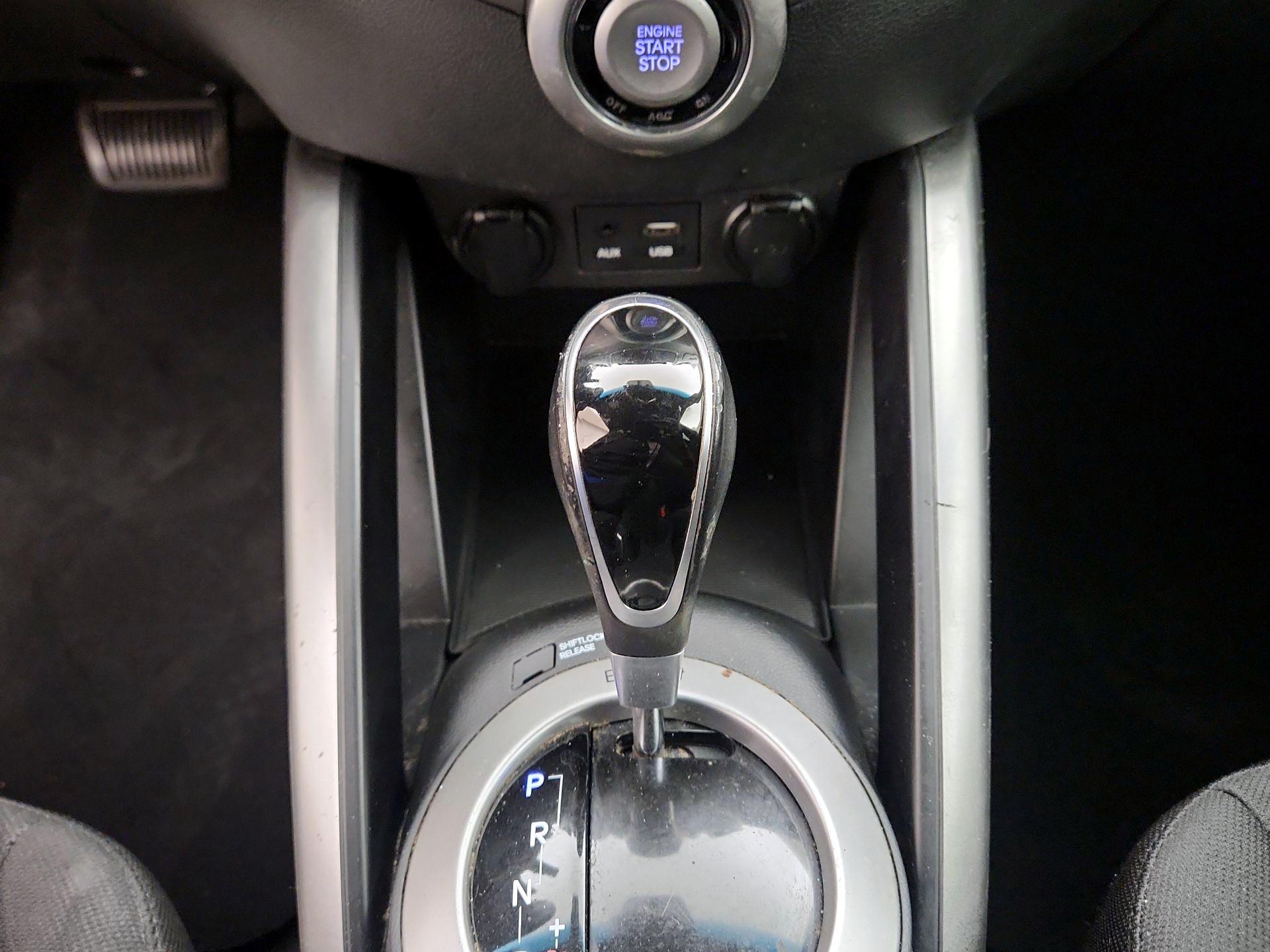 Thumbnail: 2017 Hyundai Veloster - 18