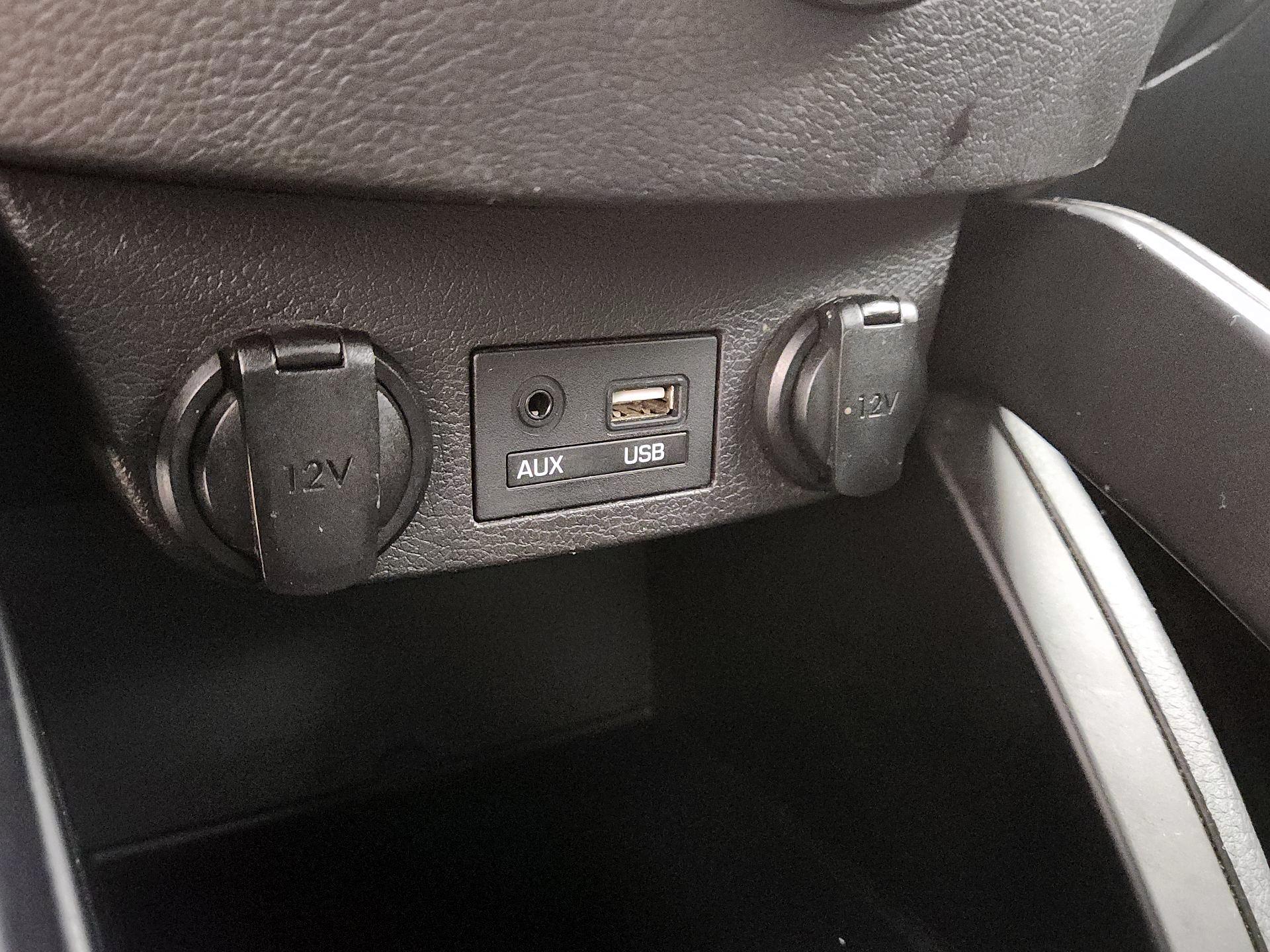 Thumbnail: 2017 Hyundai Veloster - 19