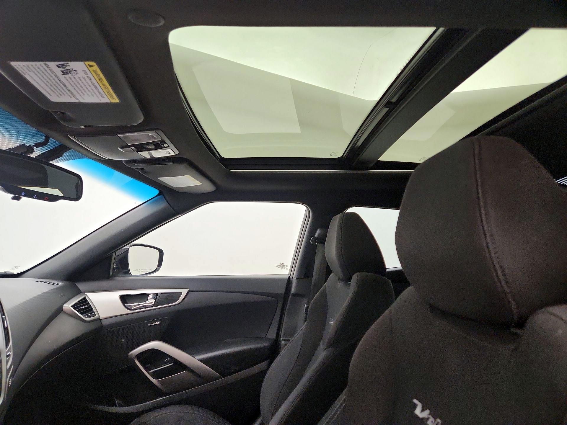 Thumbnail: 2017 Hyundai Veloster - 20