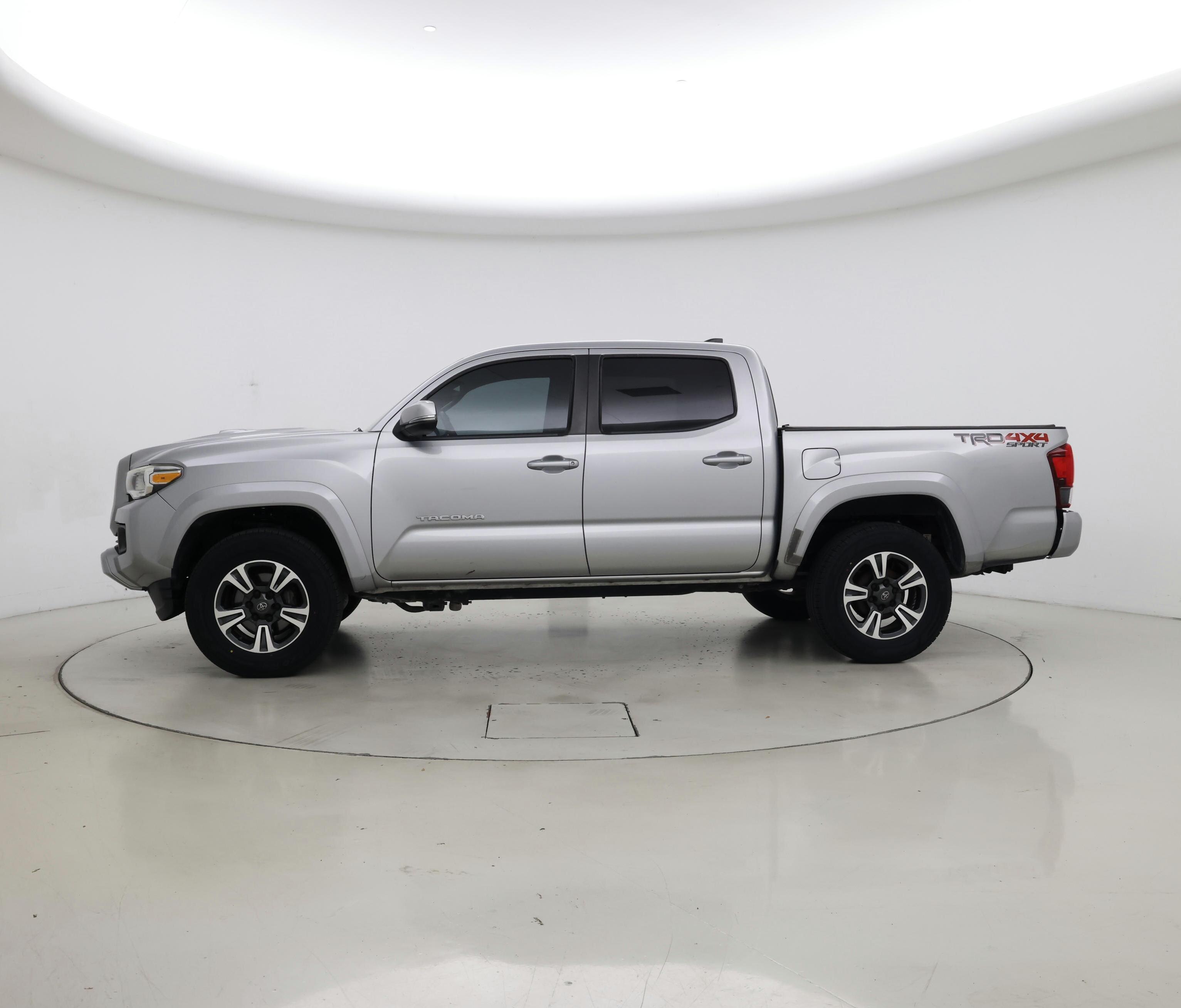 Thumbnail: 2018 Toyota Tacoma - 3