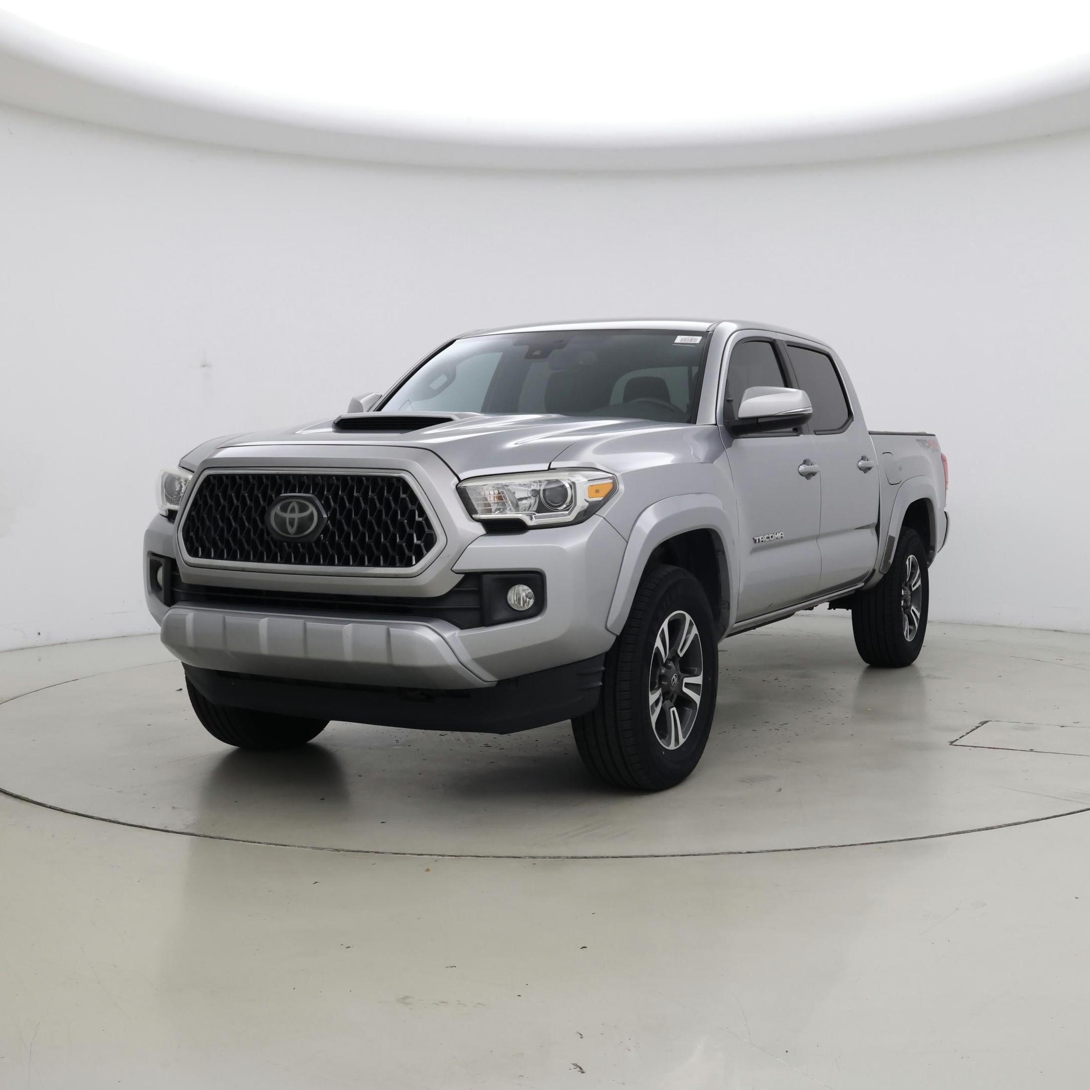 Thumbnail: 2018 Toyota Tacoma - 4