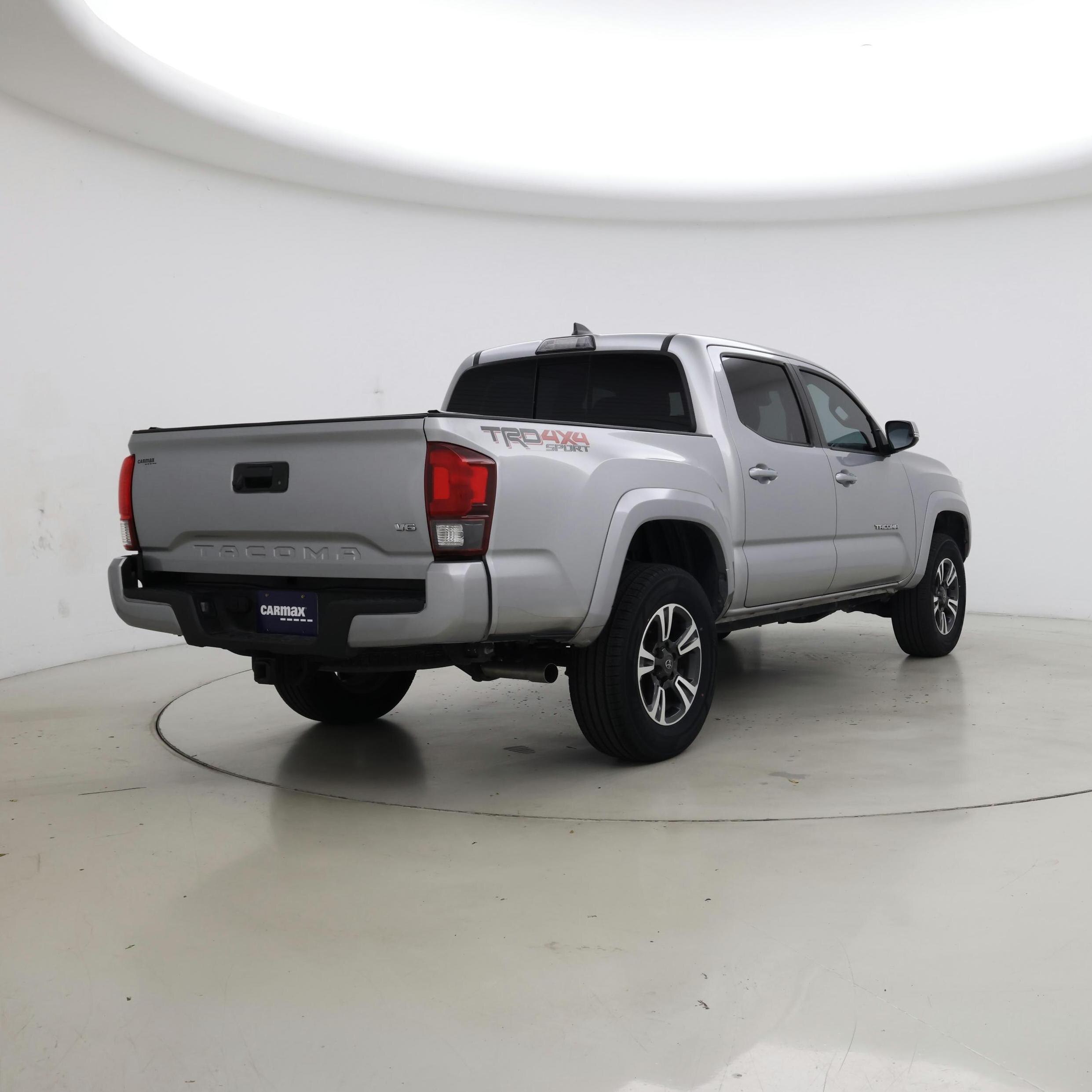 Thumbnail: 2018 Toyota Tacoma - 8