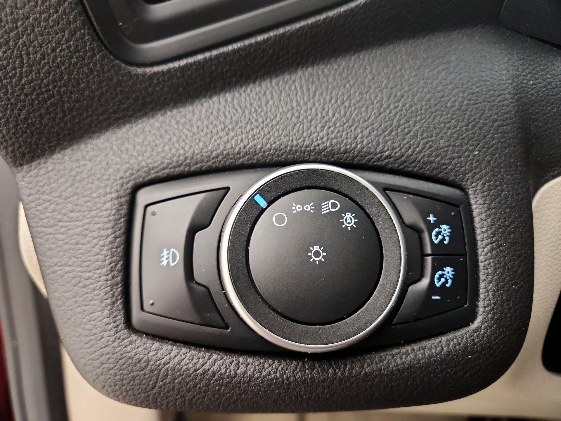 Thumbnail: 2015 Ford C-Max - 13