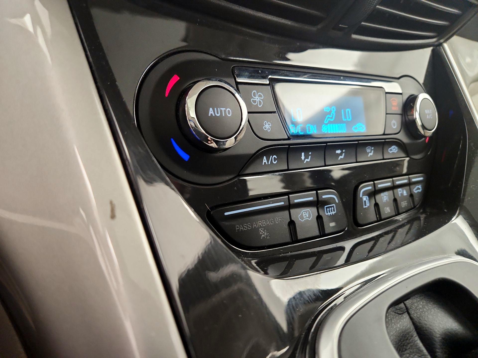 Thumbnail: 2015 Ford C-Max - 16