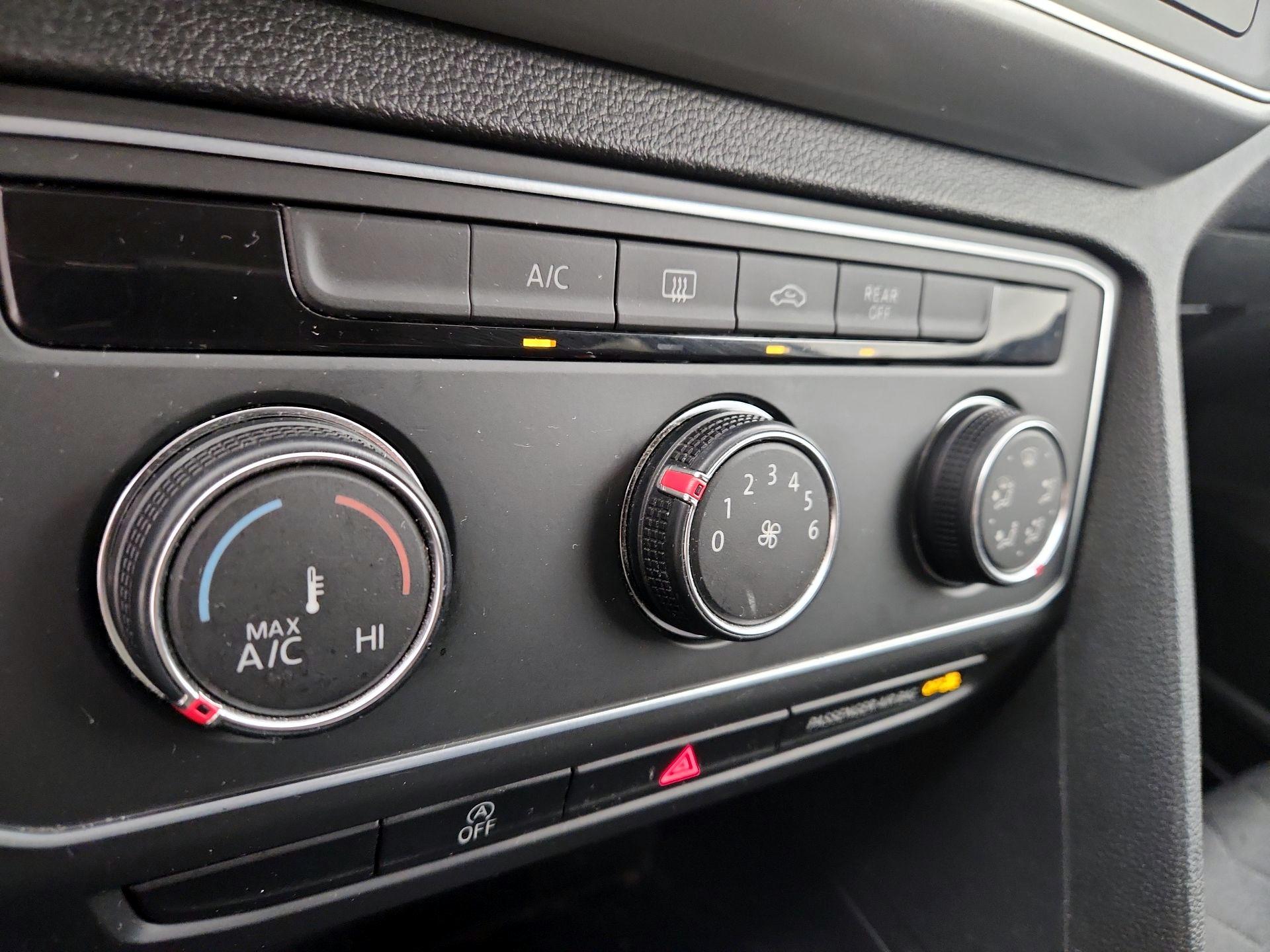 Thumbnail: 2018 Volkswagen Atlas - 16