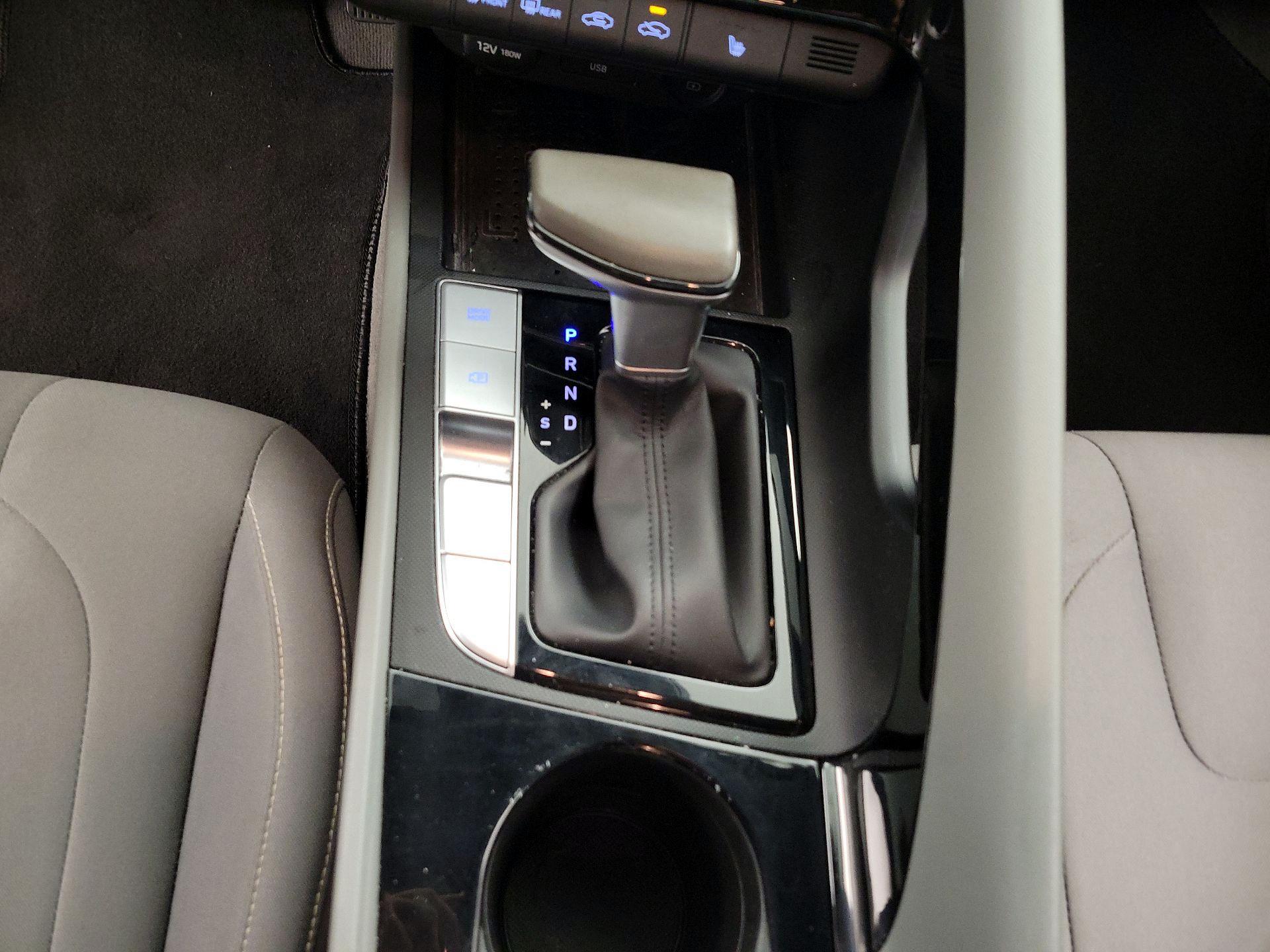 Thumbnail: 2022 Hyundai Elantra - 17