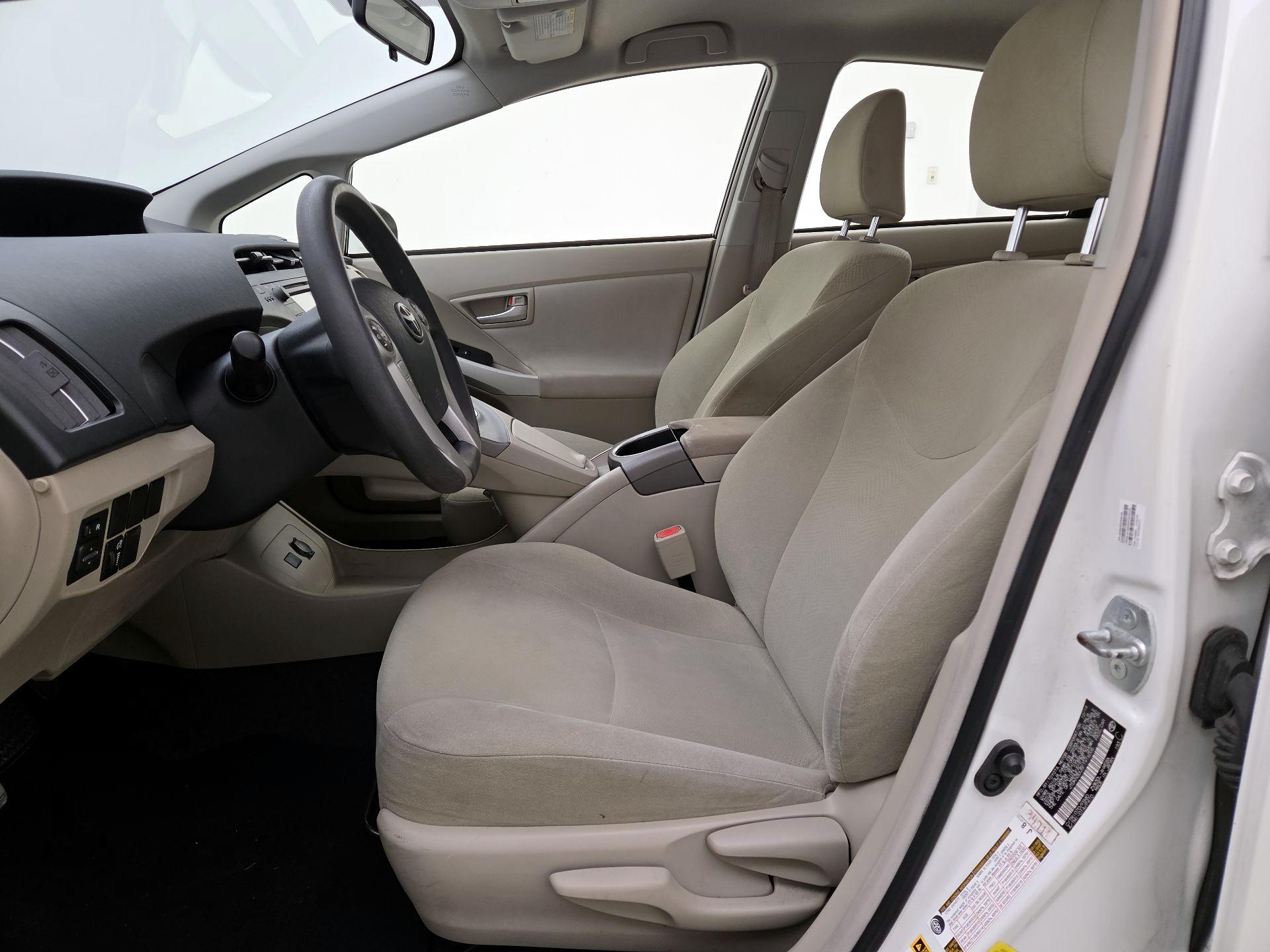 Thumbnail: 2015 Toyota Prius - 11
