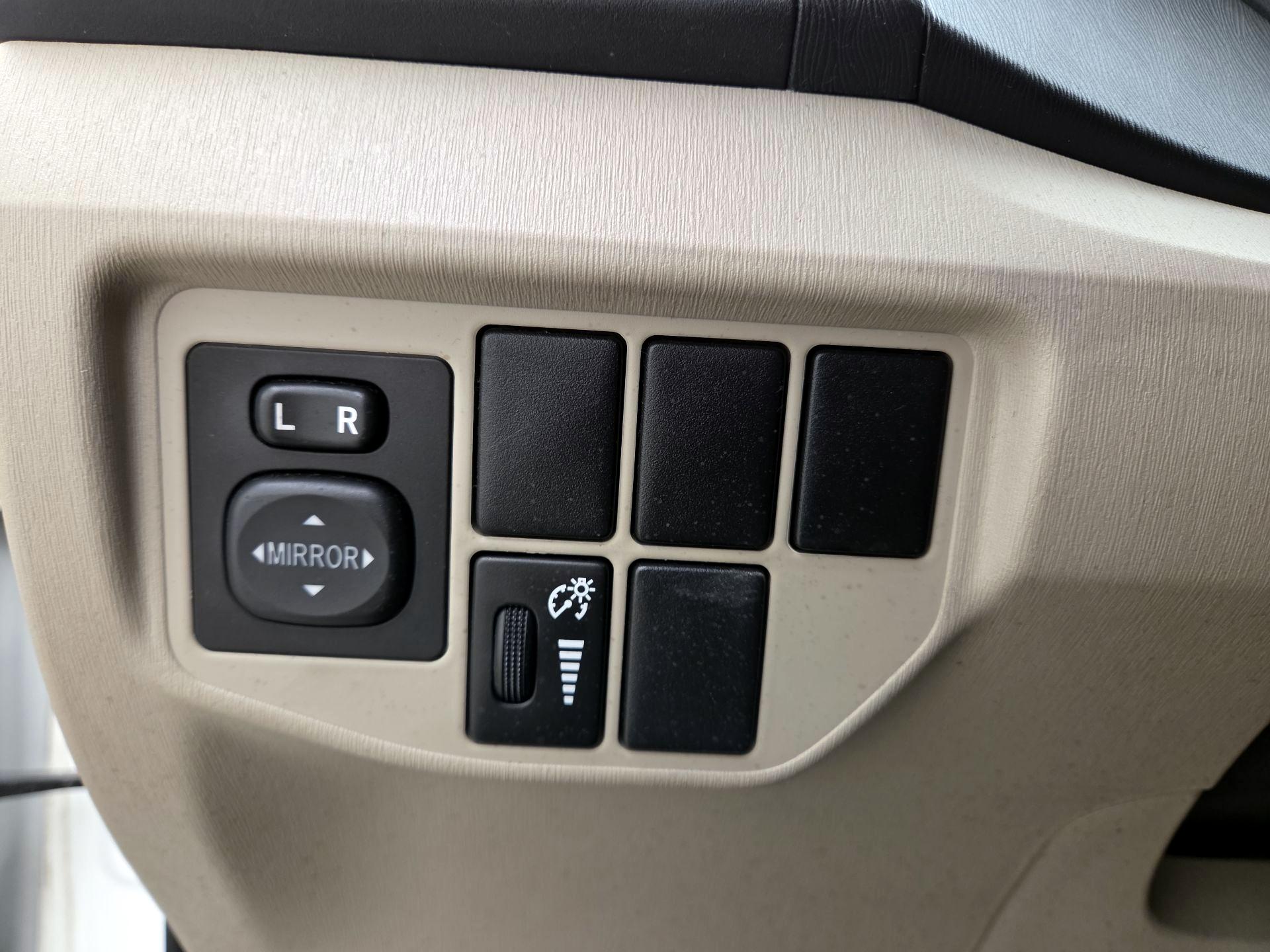 Thumbnail: 2015 Toyota Prius - 13
