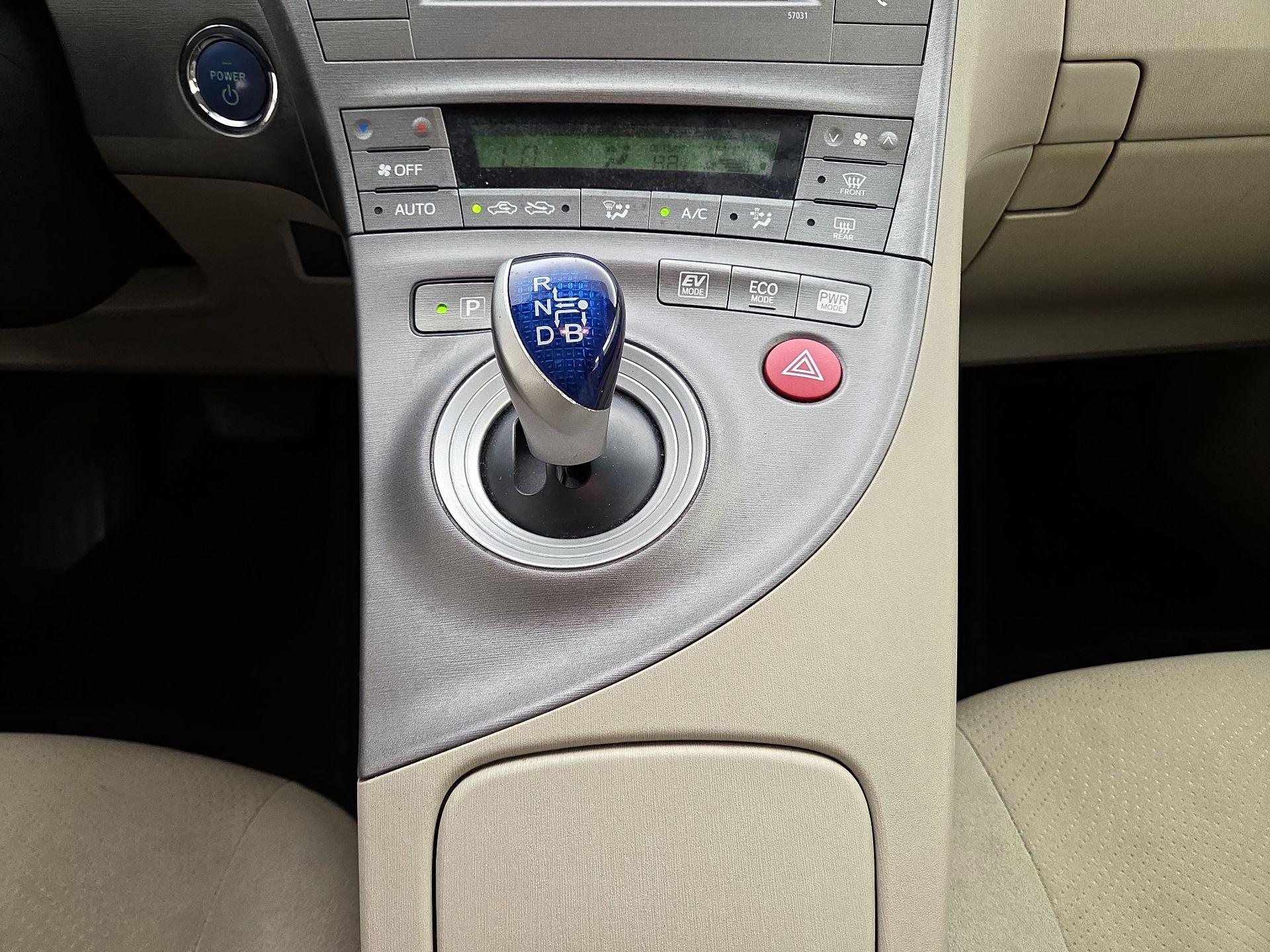 Thumbnail: 2015 Toyota Prius - 17