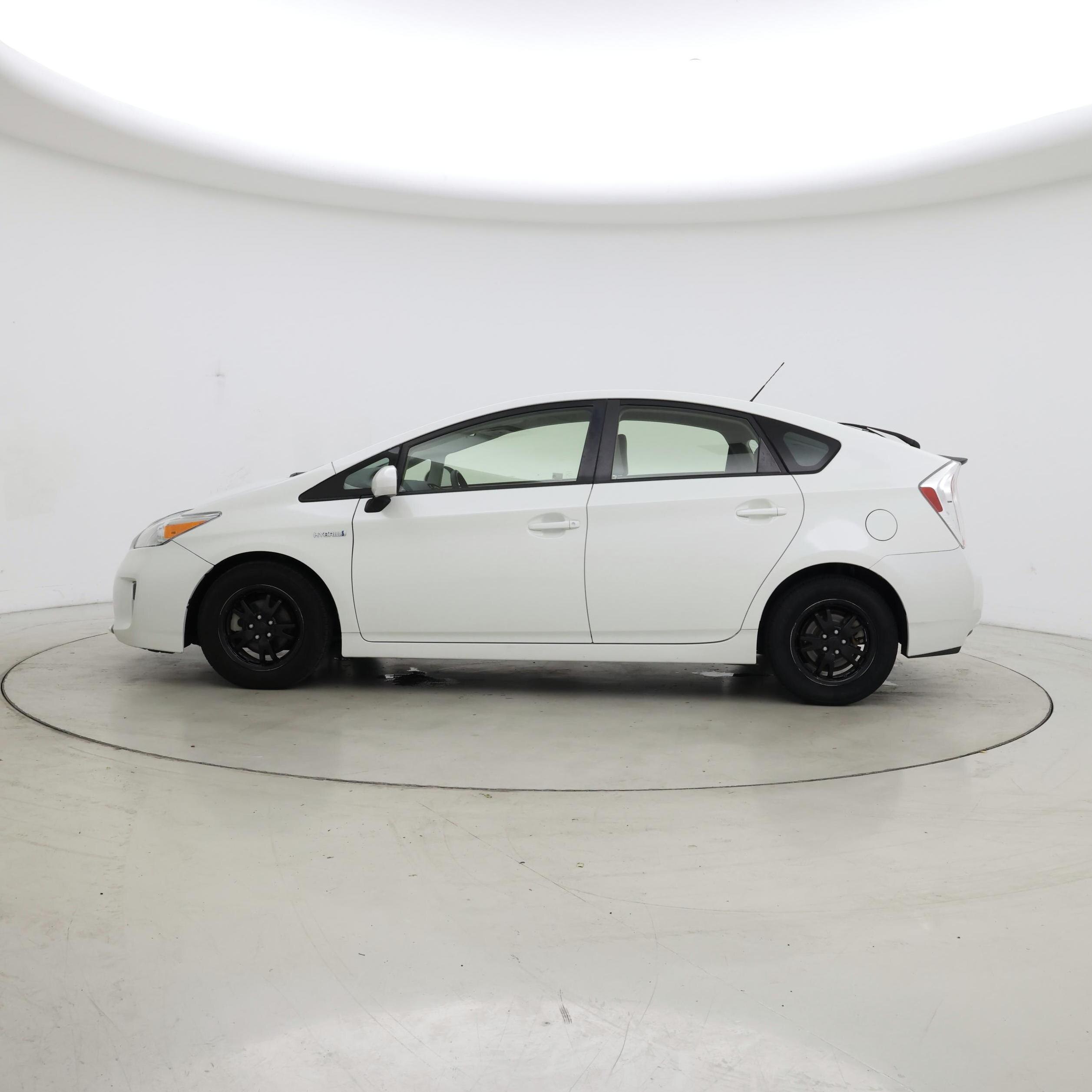Thumbnail: 2015 Toyota Prius - 3