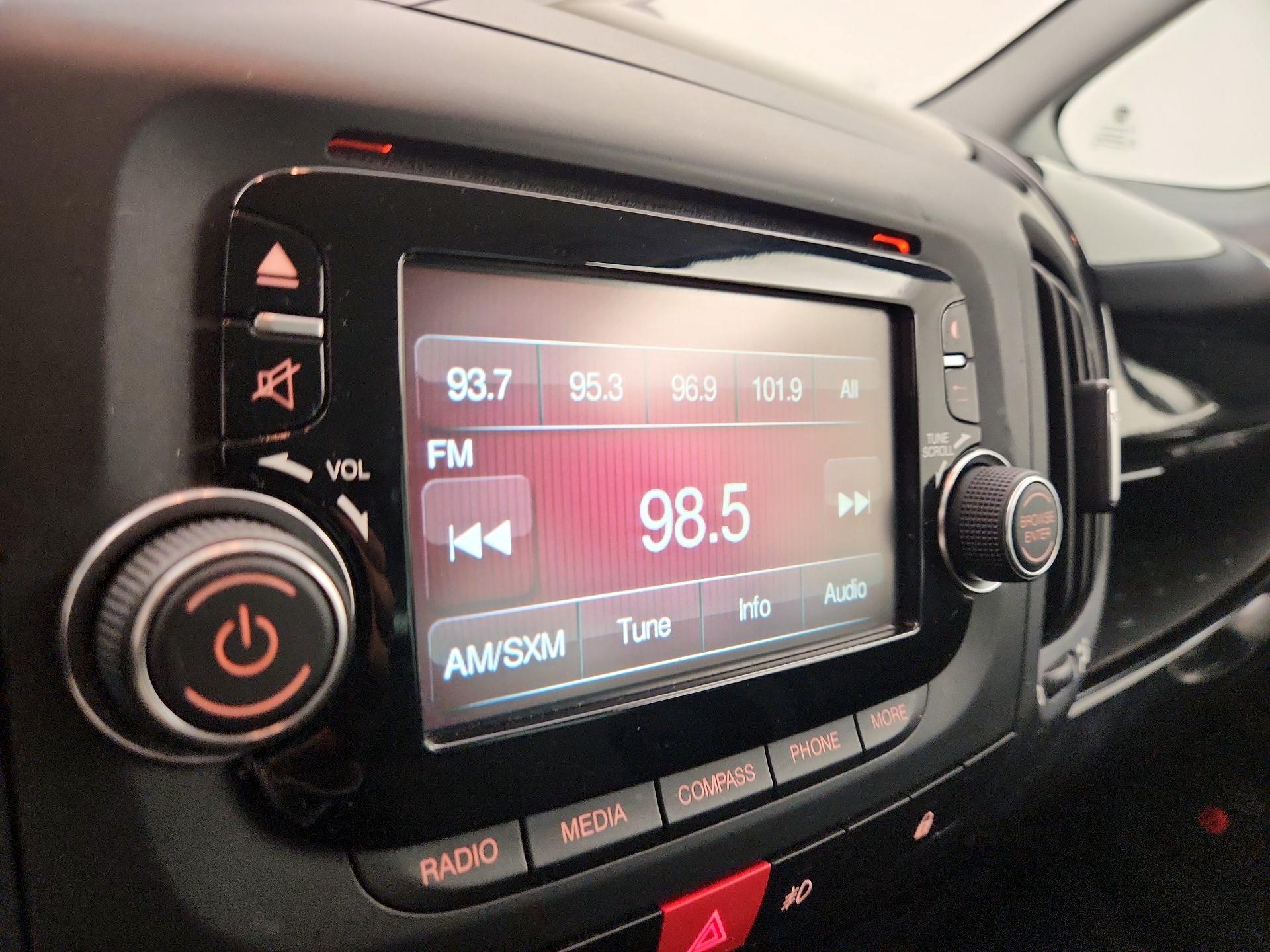 Thumbnail: 2015 Fiat 500L - 13