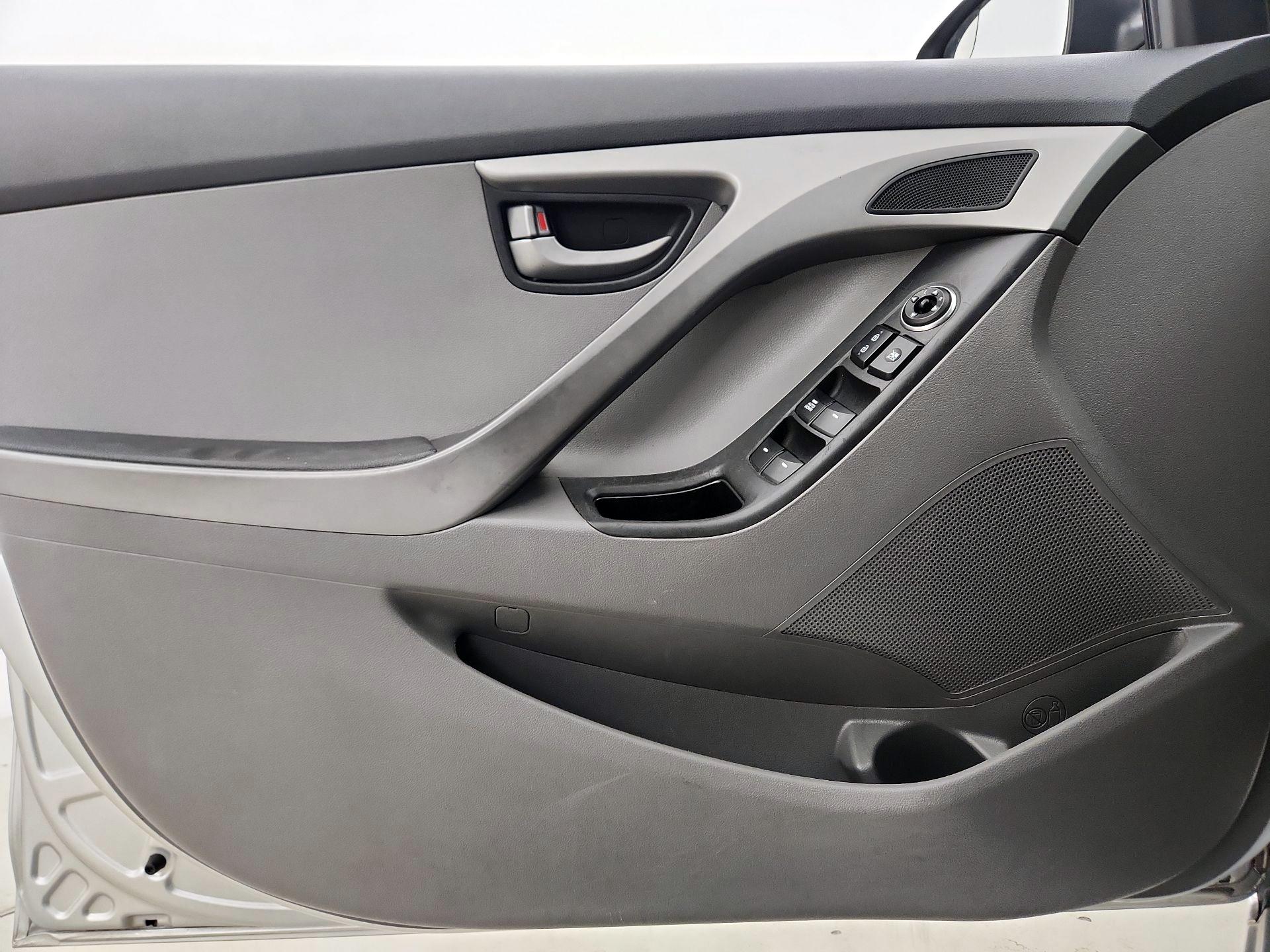 Thumbnail: 2015 Hyundai Elantra - 12