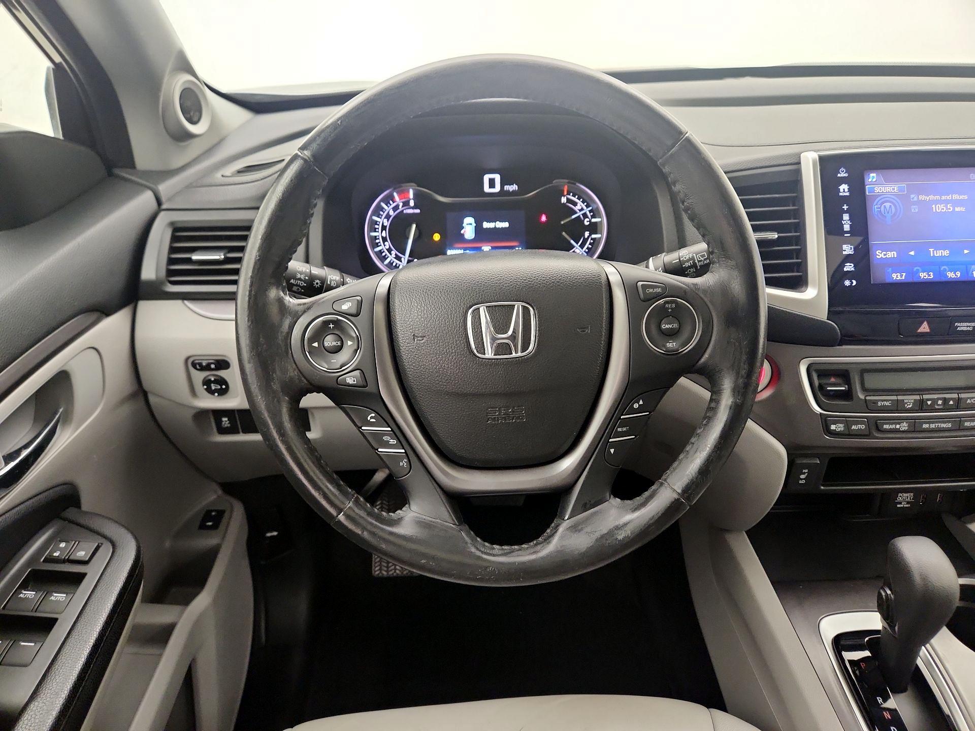 Thumbnail: 2018 Honda Pilot - 10