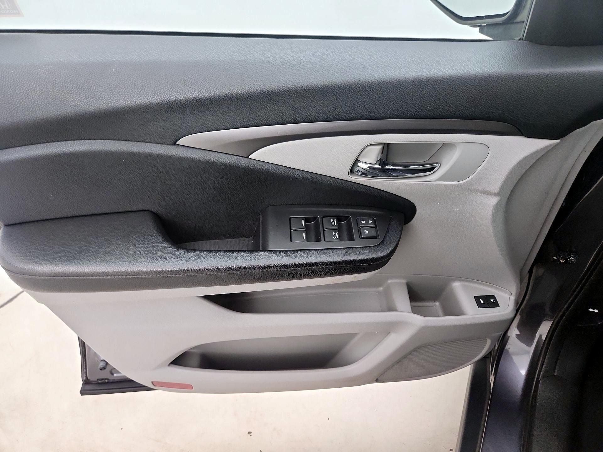 Thumbnail: 2018 Honda Pilot - 12