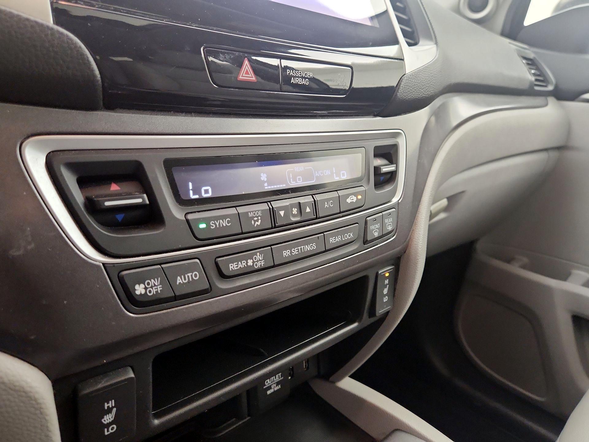 Thumbnail: 2018 Honda Pilot - 16