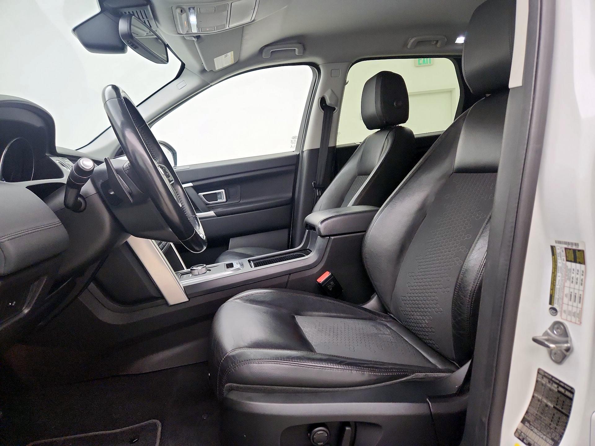 Thumbnail: 2016 Land Rover Discovery Sport - 11