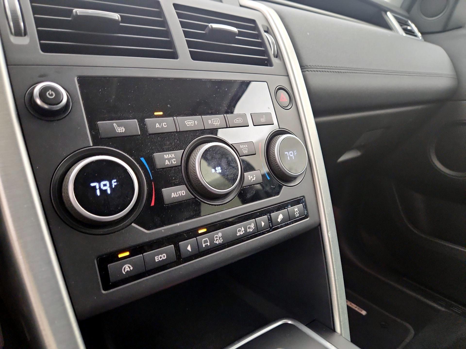 Thumbnail: 2016 Land Rover Discovery Sport - 16