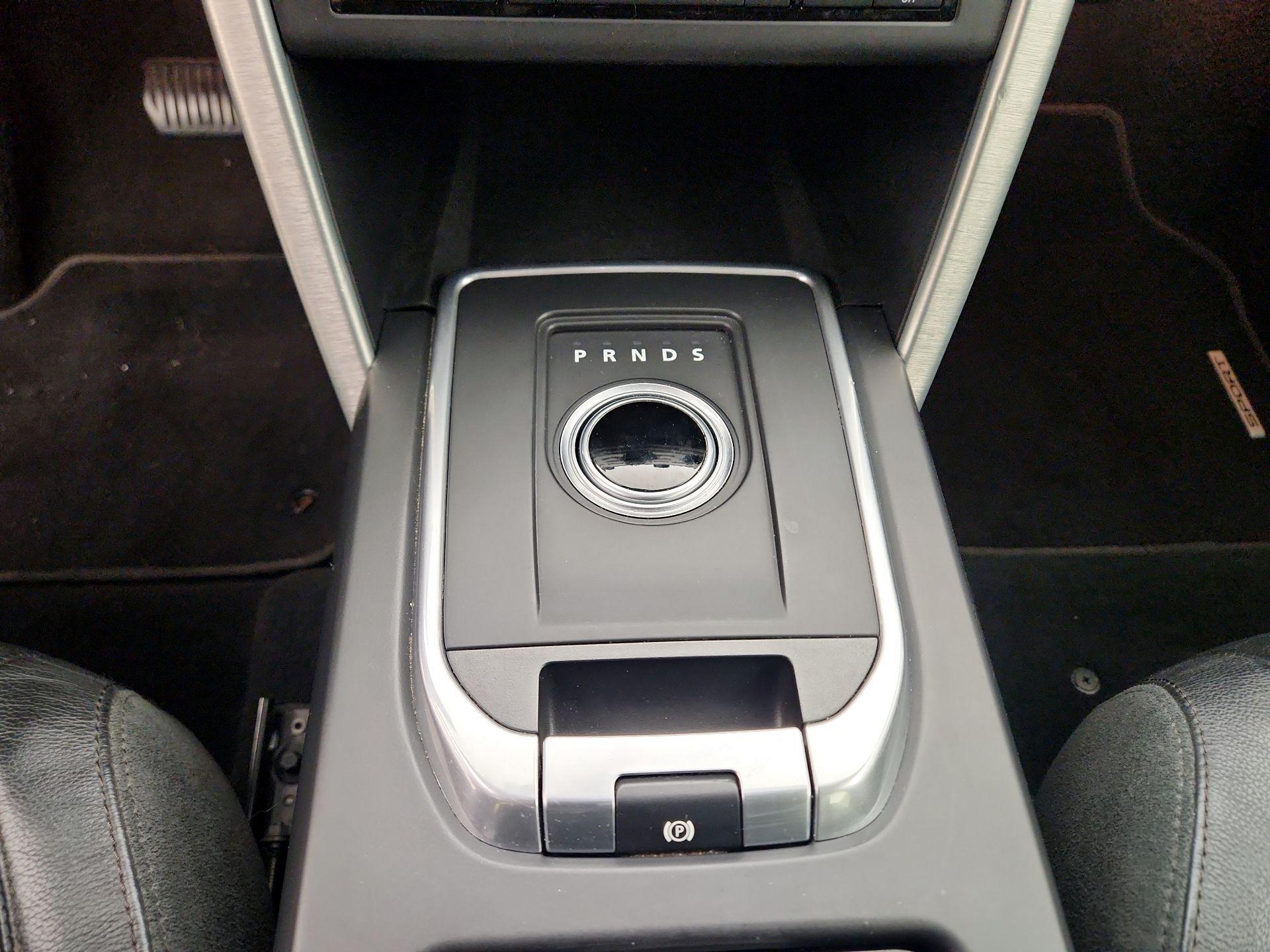 Thumbnail: 2016 Land Rover Discovery Sport - 17