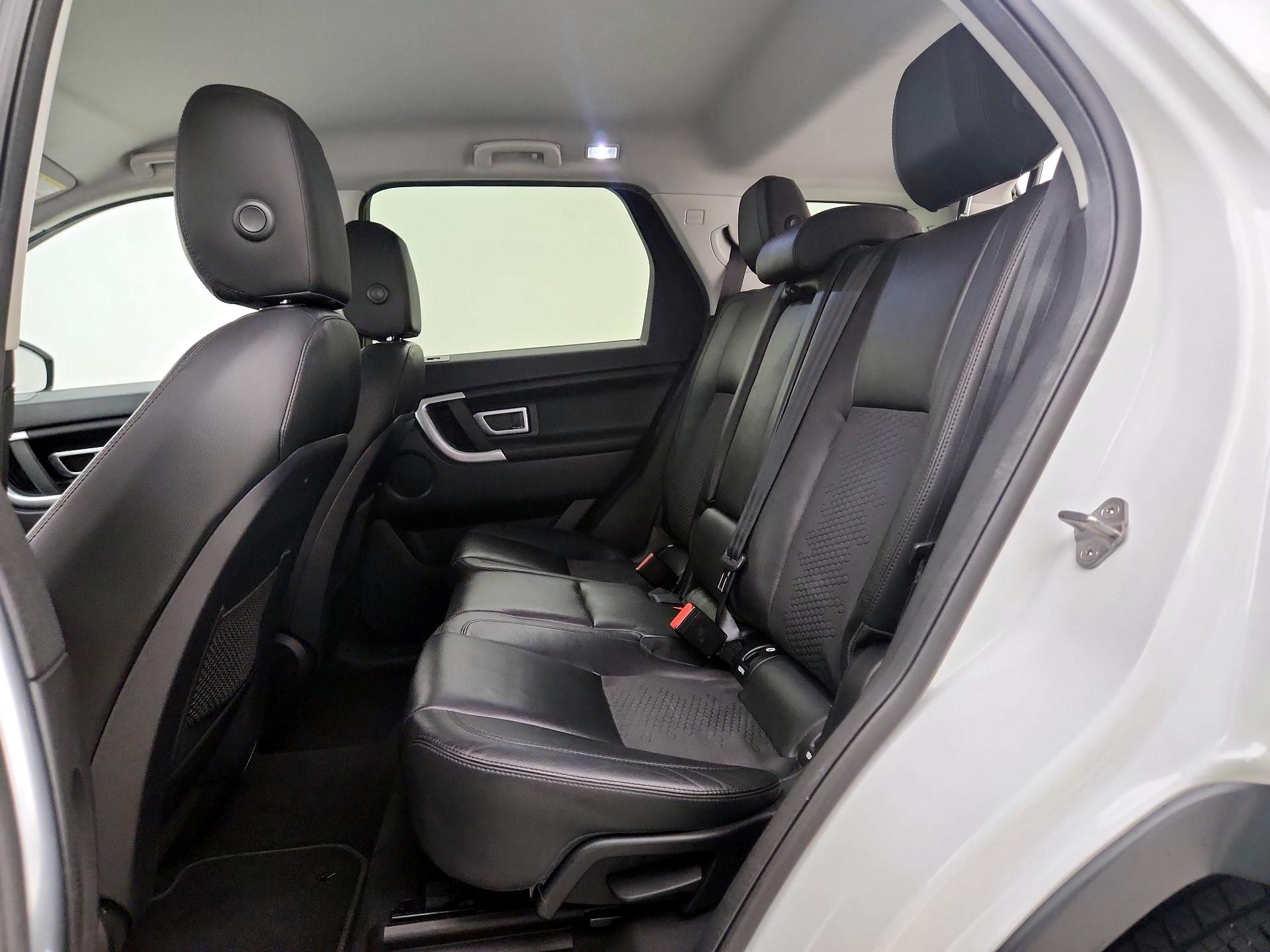 Thumbnail: 2016 Land Rover Discovery Sport - 18