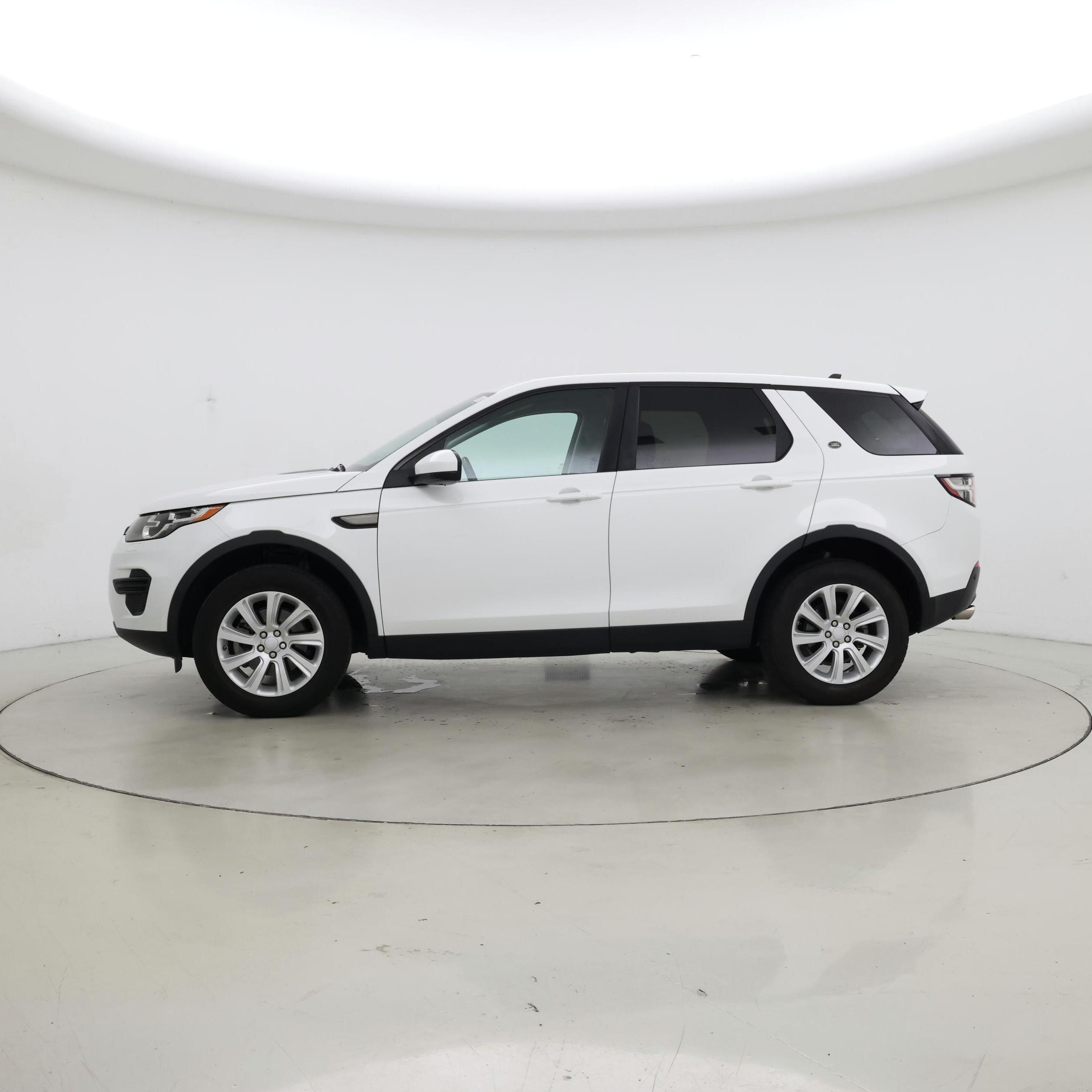 Thumbnail: 2016 Land Rover Discovery Sport - 3