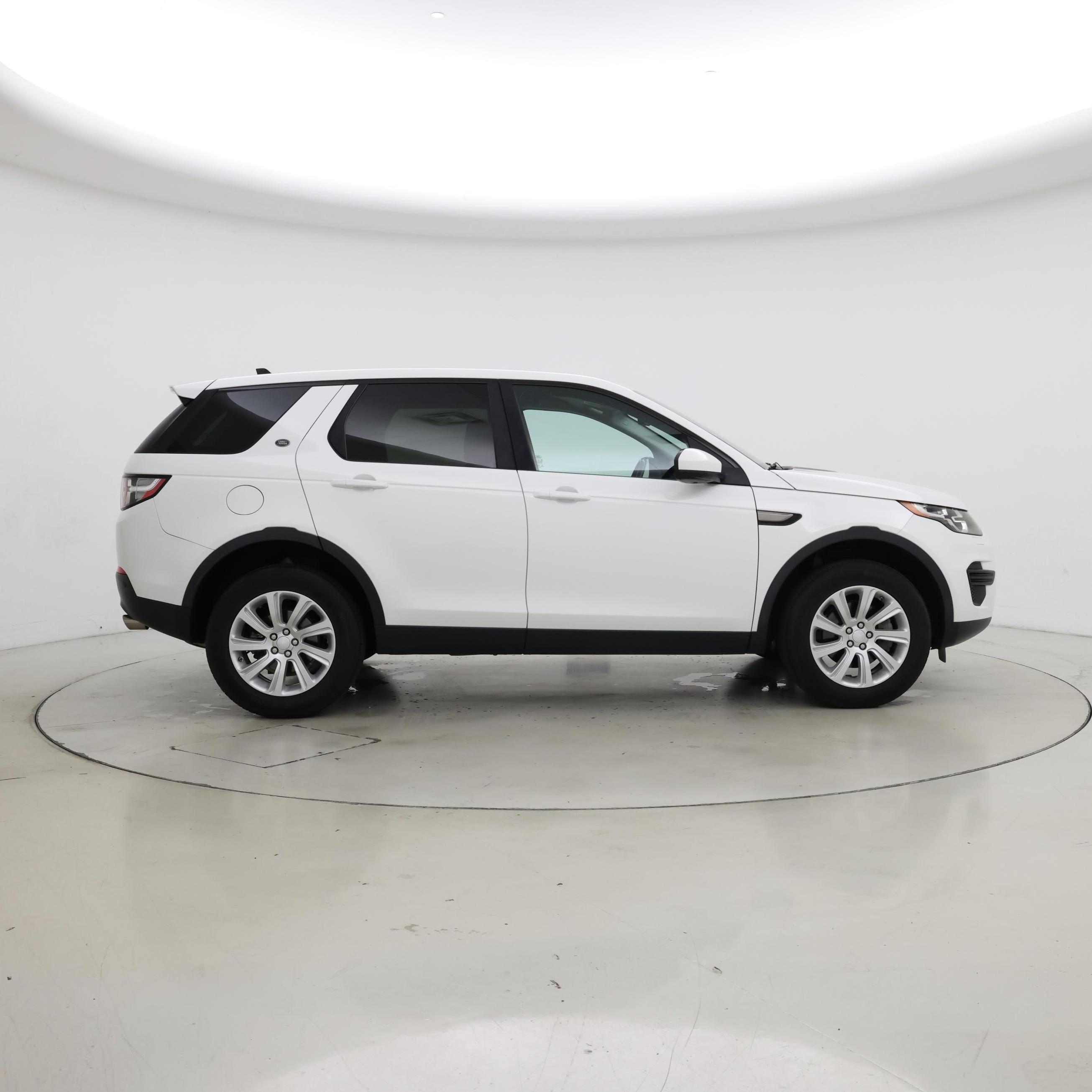 Thumbnail: 2016 Land Rover Discovery Sport - 7