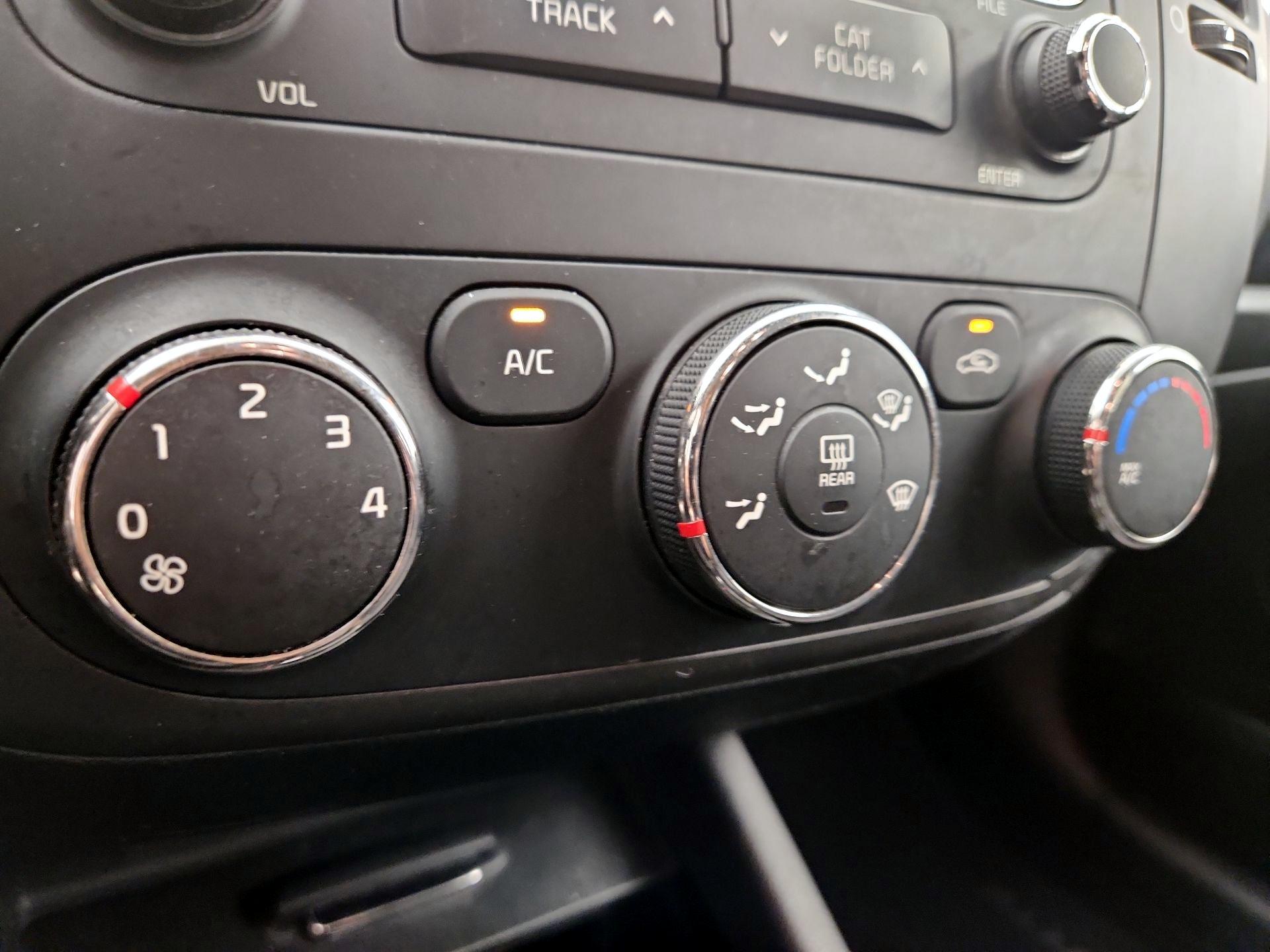 Thumbnail: 2016 Kia Forte - 16