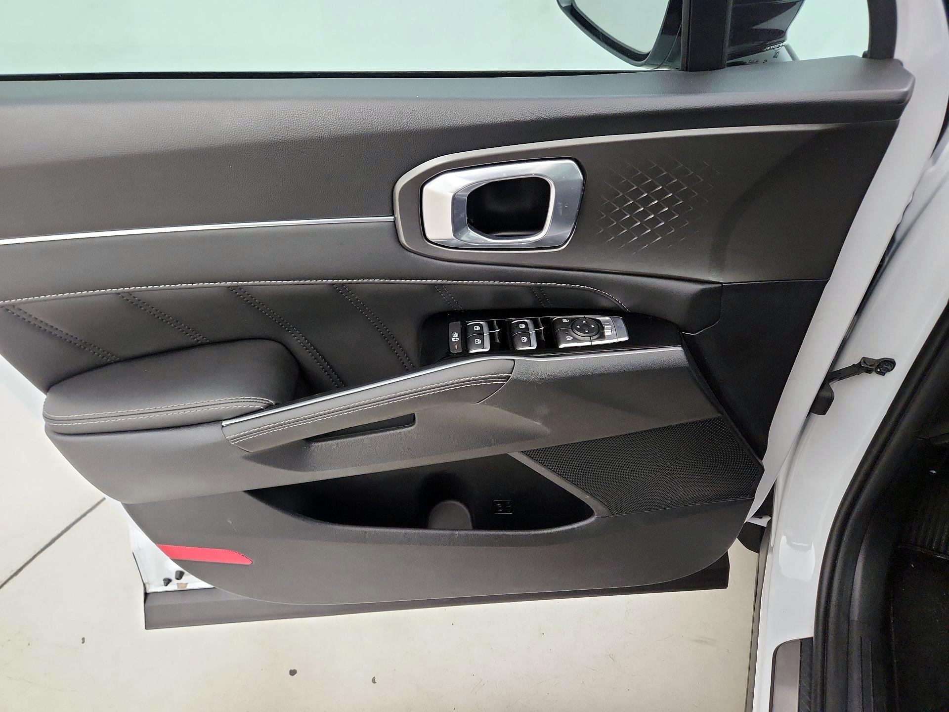 Thumbnail: 2023 Kia Sorento - 12