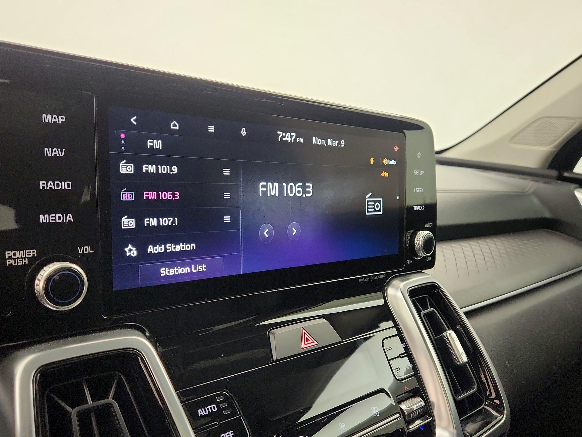 Thumbnail: 2023 Kia Sorento - 16