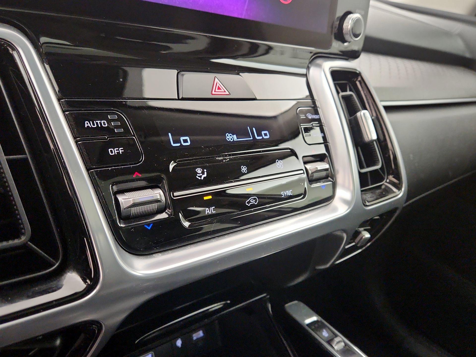 Thumbnail: 2023 Kia Sorento - 17