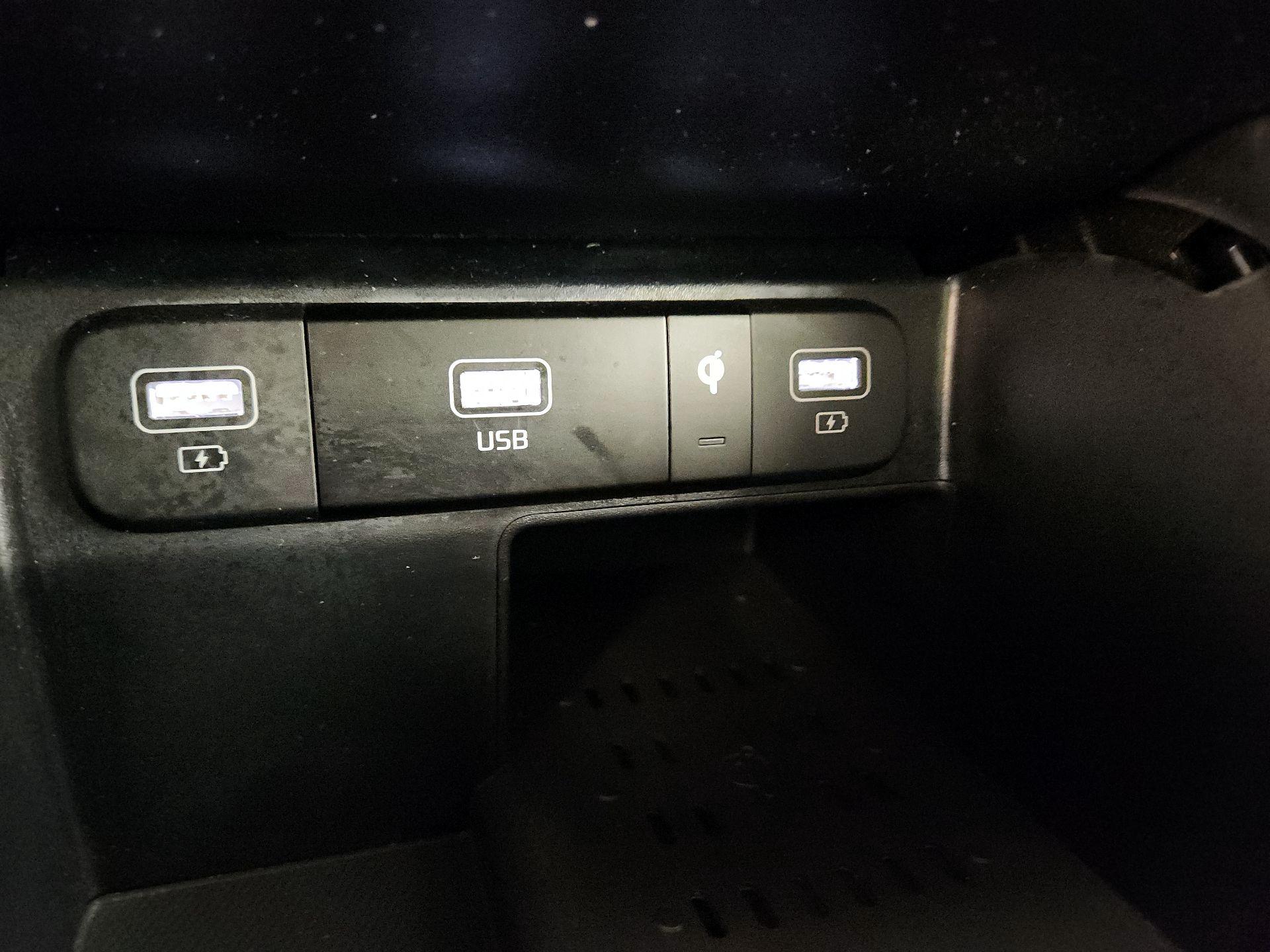 Thumbnail: 2023 Kia Sorento - 19