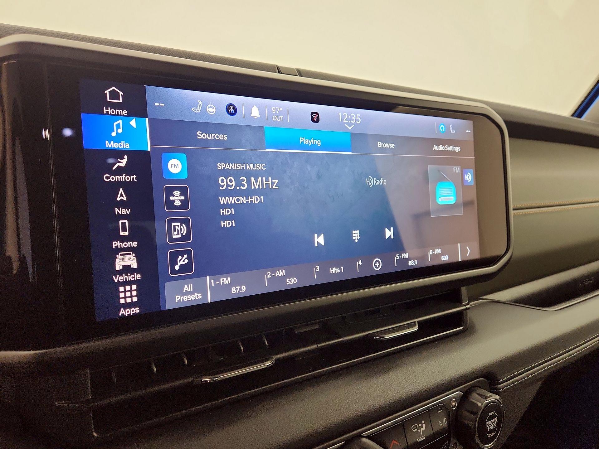 Thumbnail: 2024 Jeep Gladiator - 16