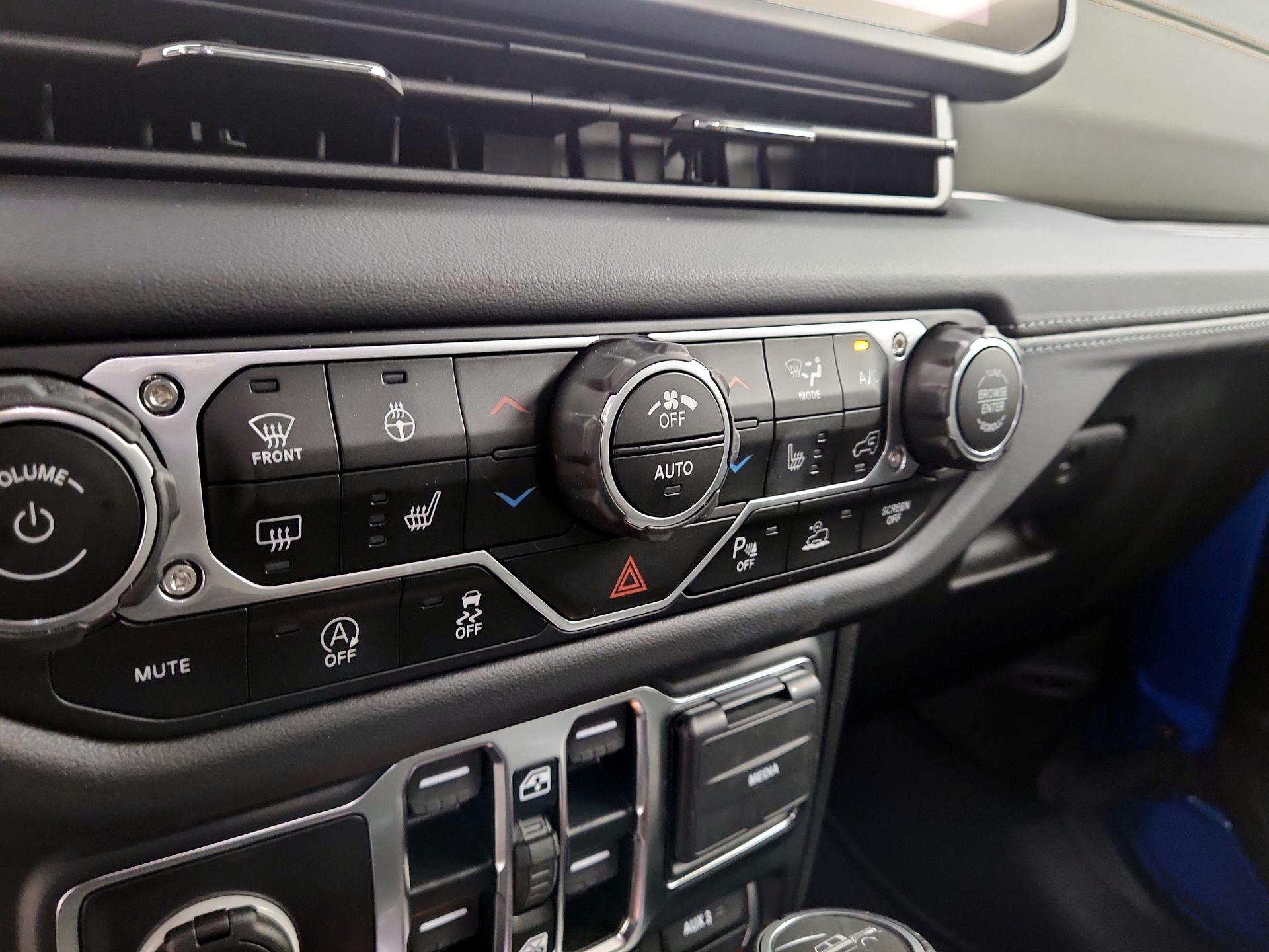 Thumbnail: 2024 Jeep Gladiator - 17