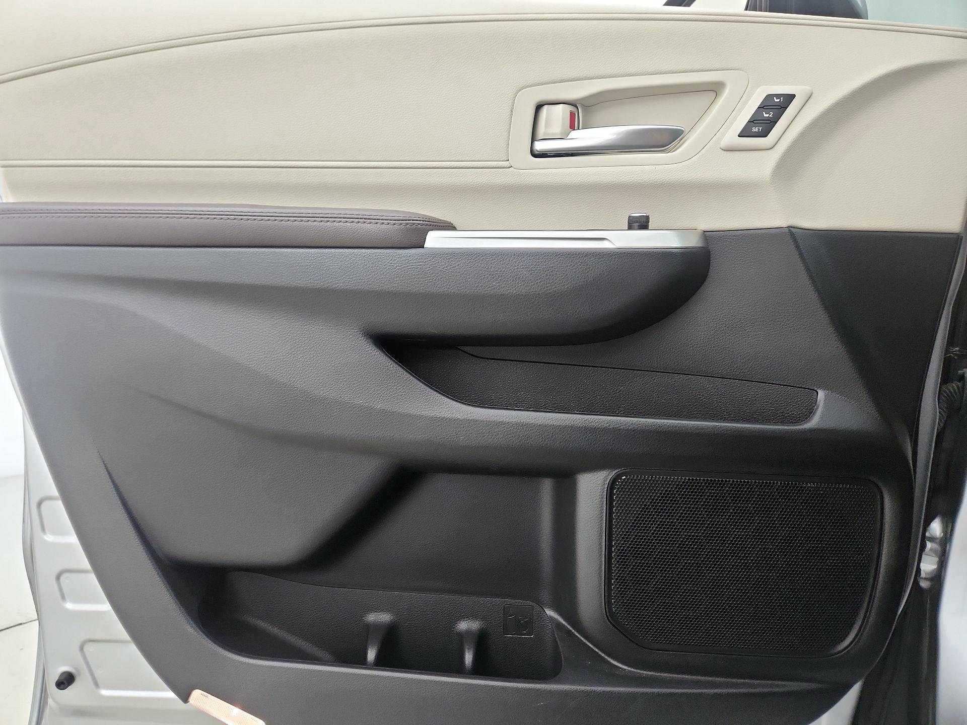 Thumbnail: 2024 Toyota Sienna - 12