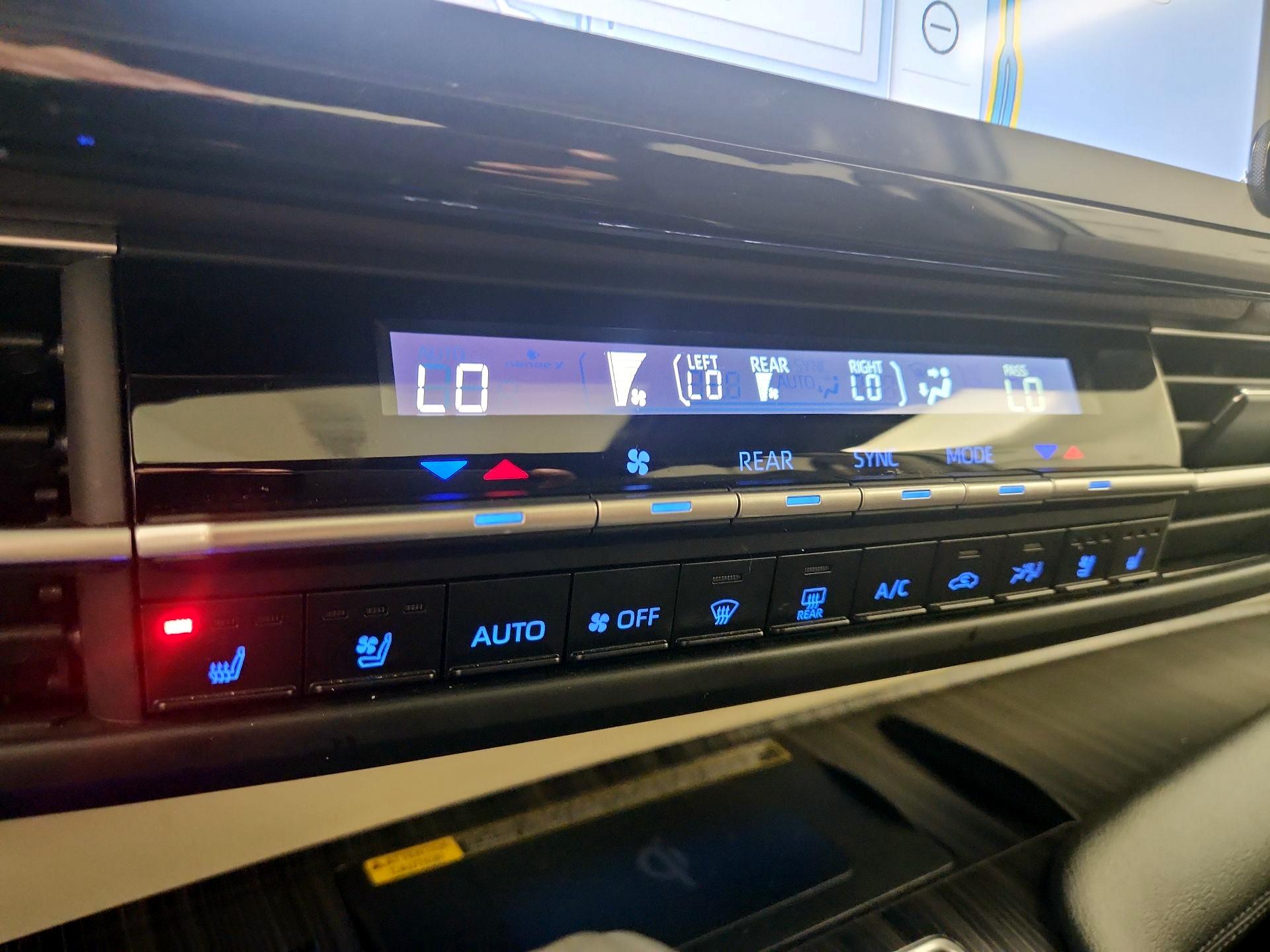 Thumbnail: 2024 Toyota Sienna - 17