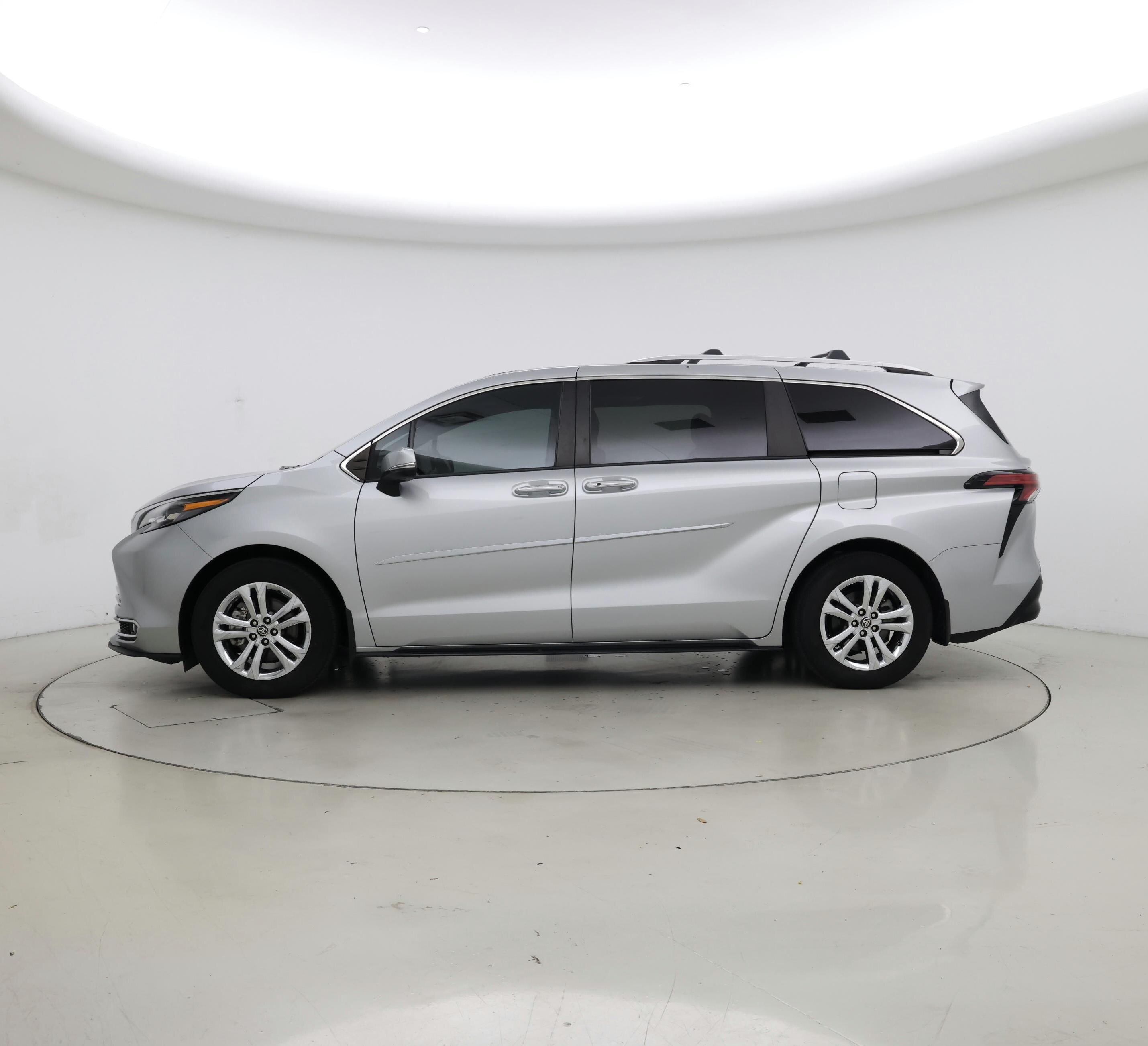 Thumbnail: 2024 Toyota Sienna - 3