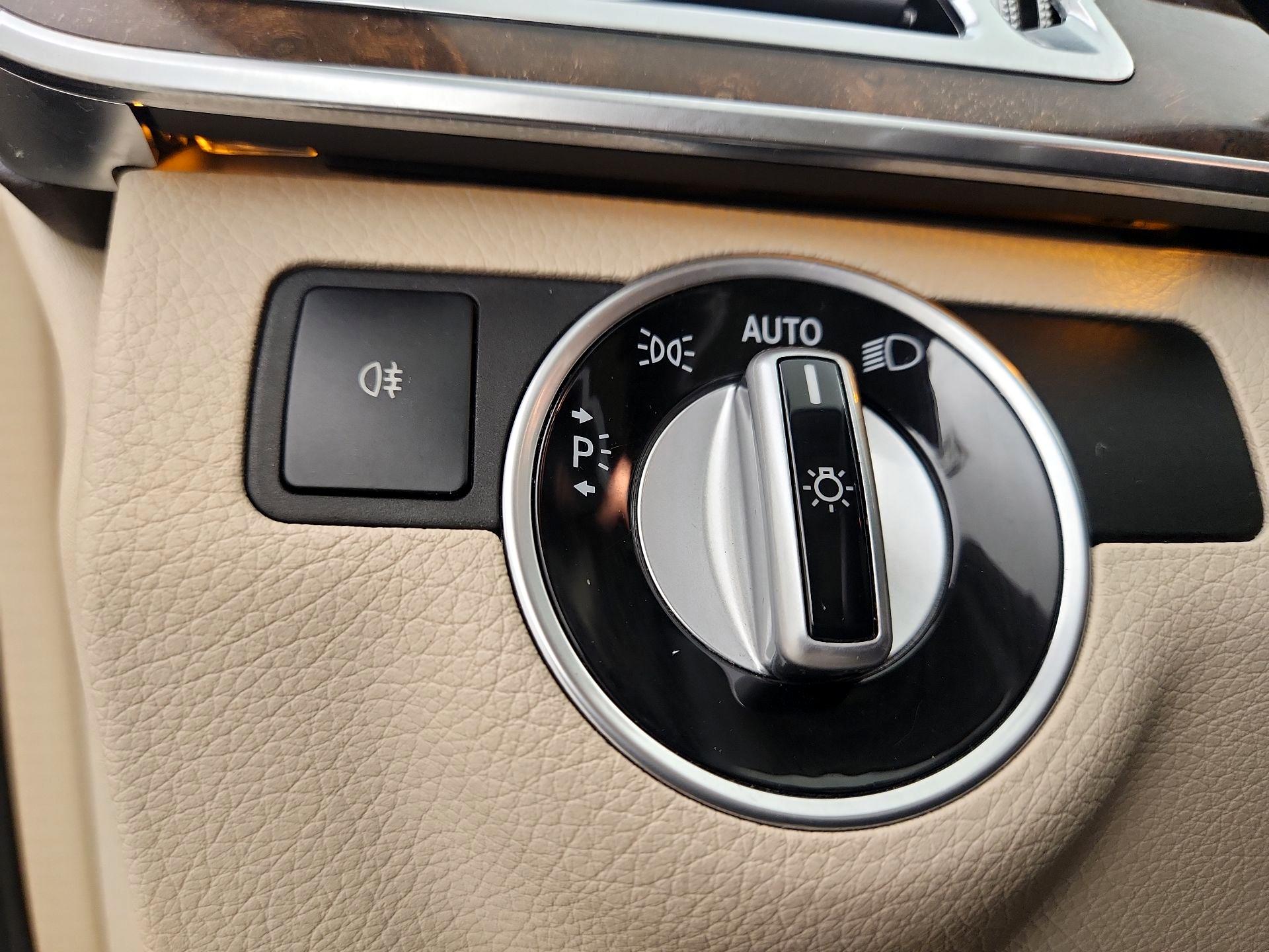 Thumbnail: 2016 Mercedes-Benz E-Class - 13