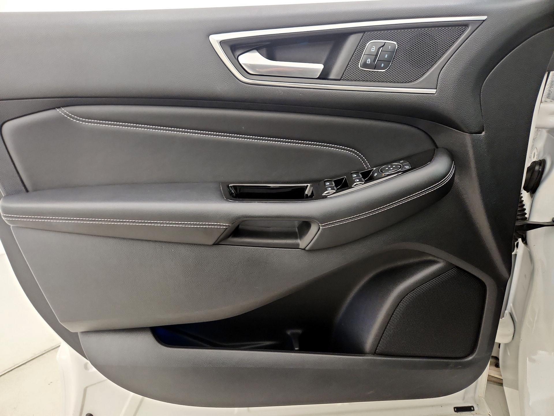 Thumbnail: 2015 Ford Edge - 12